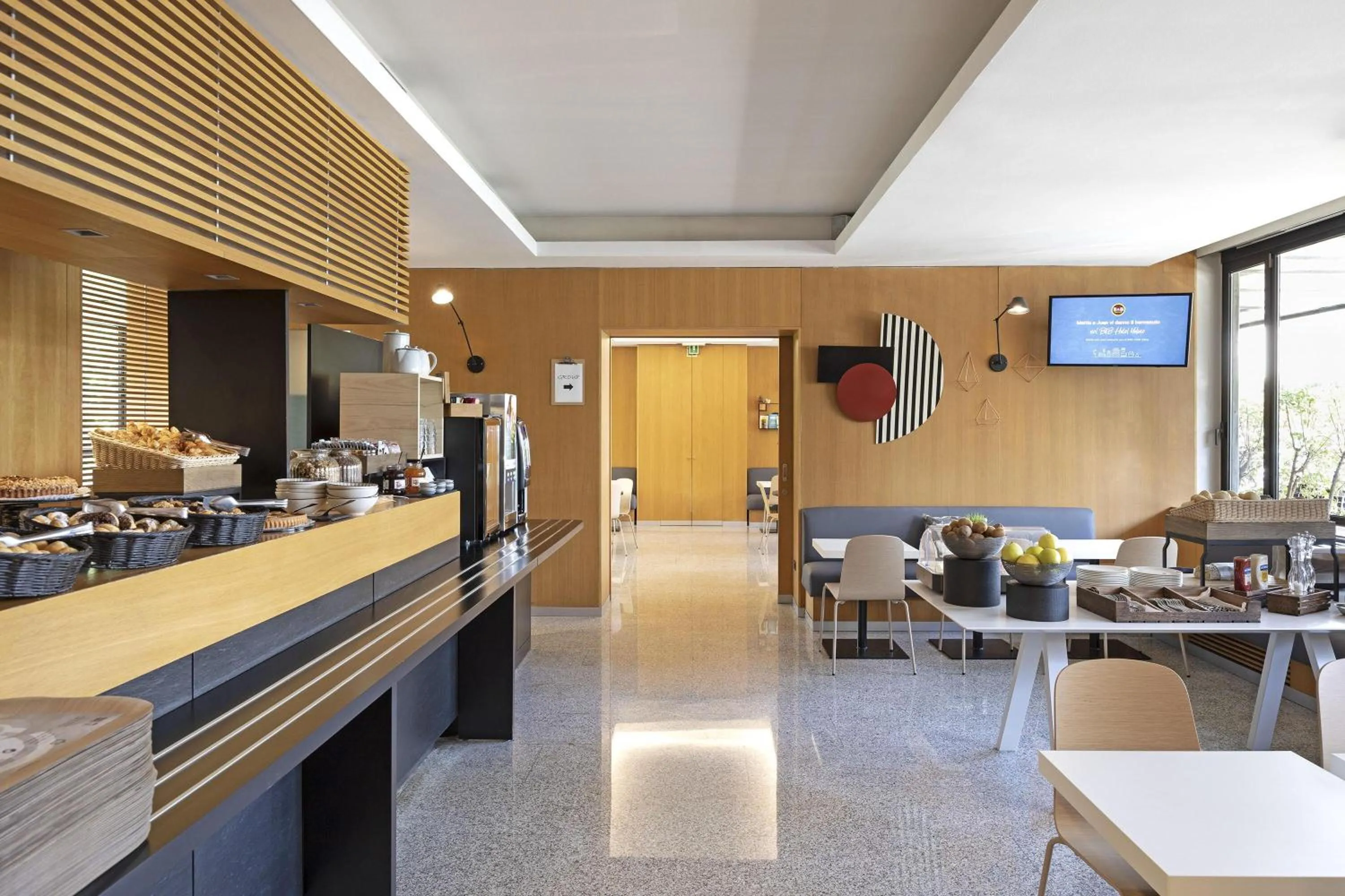 Lounge or bar in B&B Hotel Udine