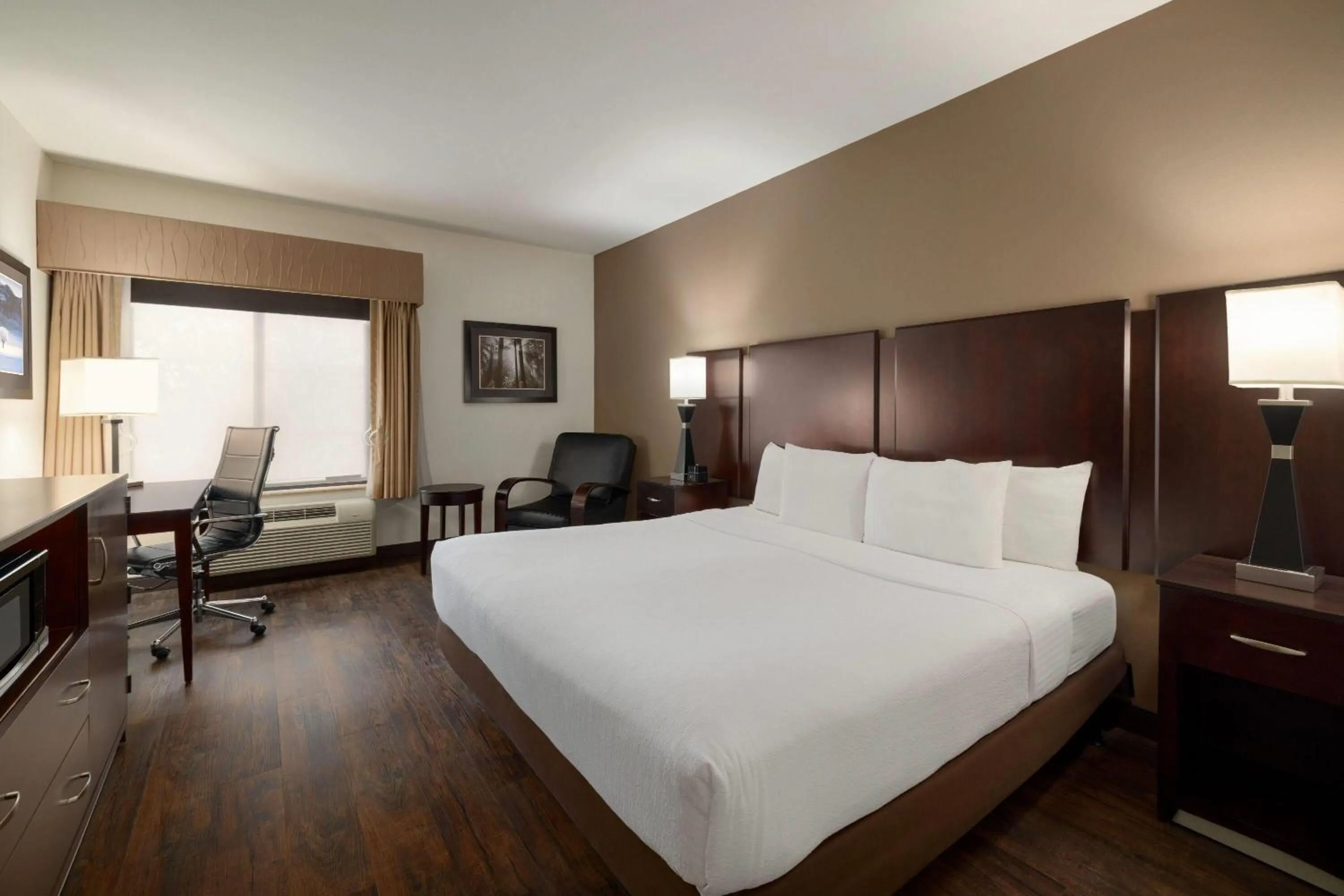 Photo of the whole room, Bed in La Quinta by Wyndham Memphis Wolfchase