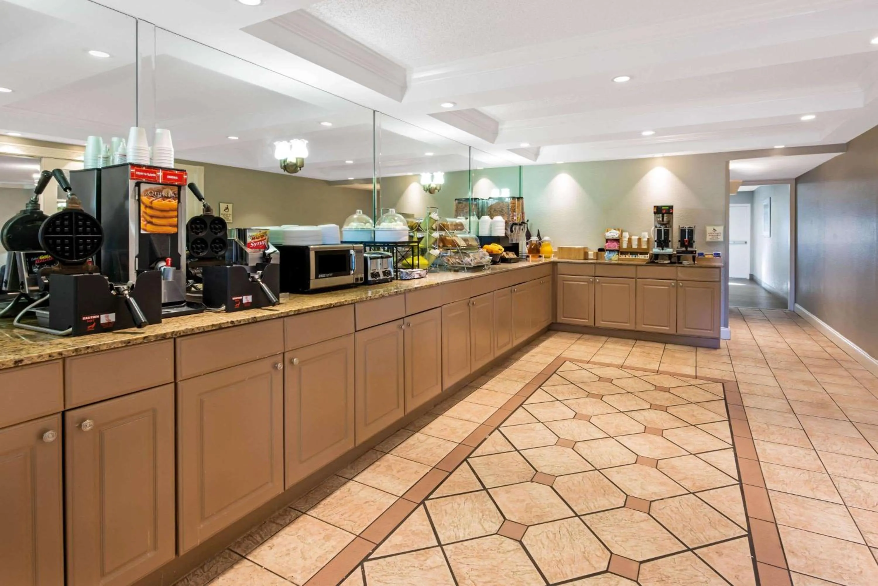 Restaurant/places to eat in La Quinta Inn by Wyndham West Palm Beach - Florida Turnpike