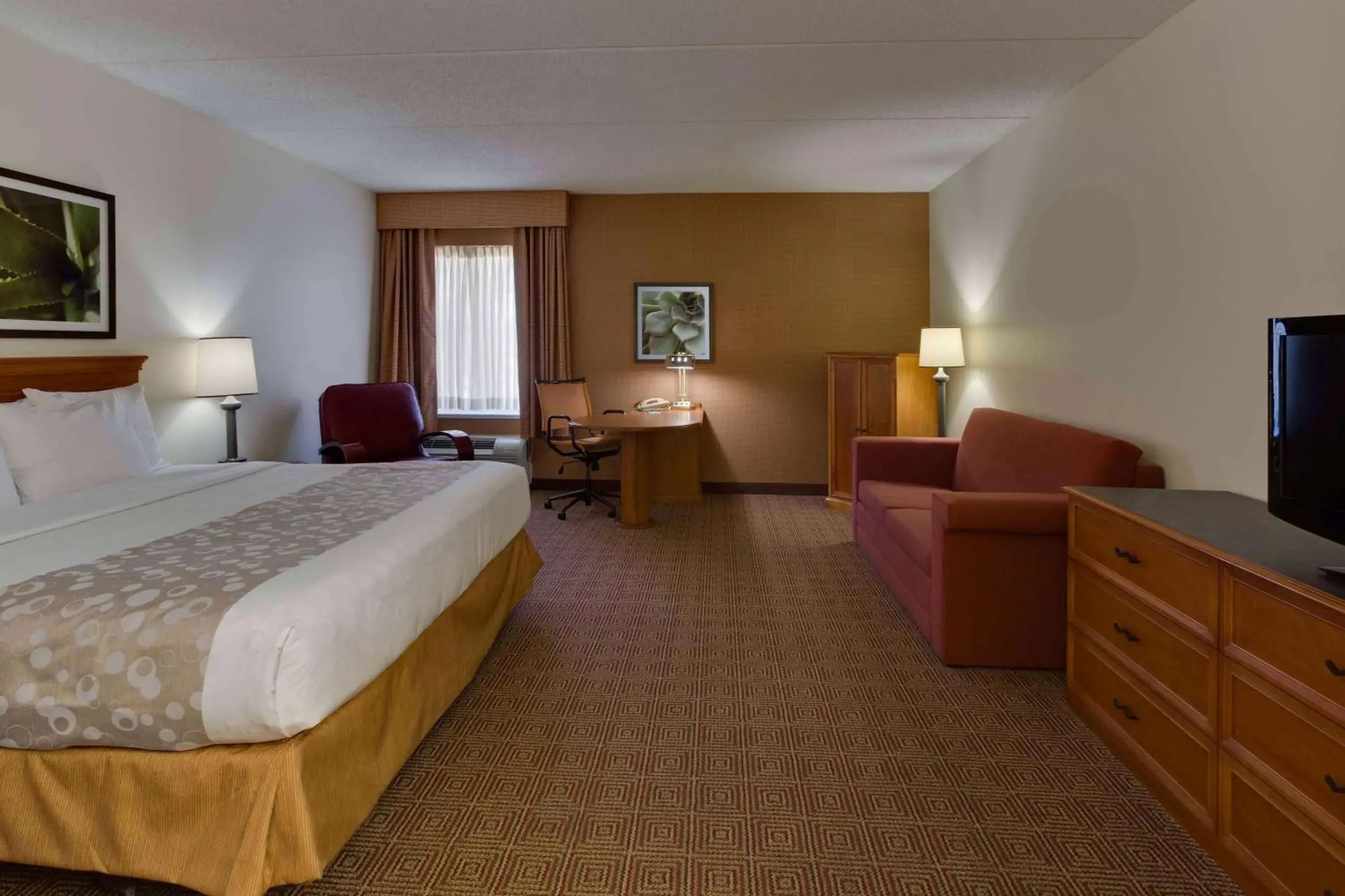 Executive King Room in La Quinta by Wyndham Lakeland East Executive King Room in La Quinta by Wyndham Lakeland East