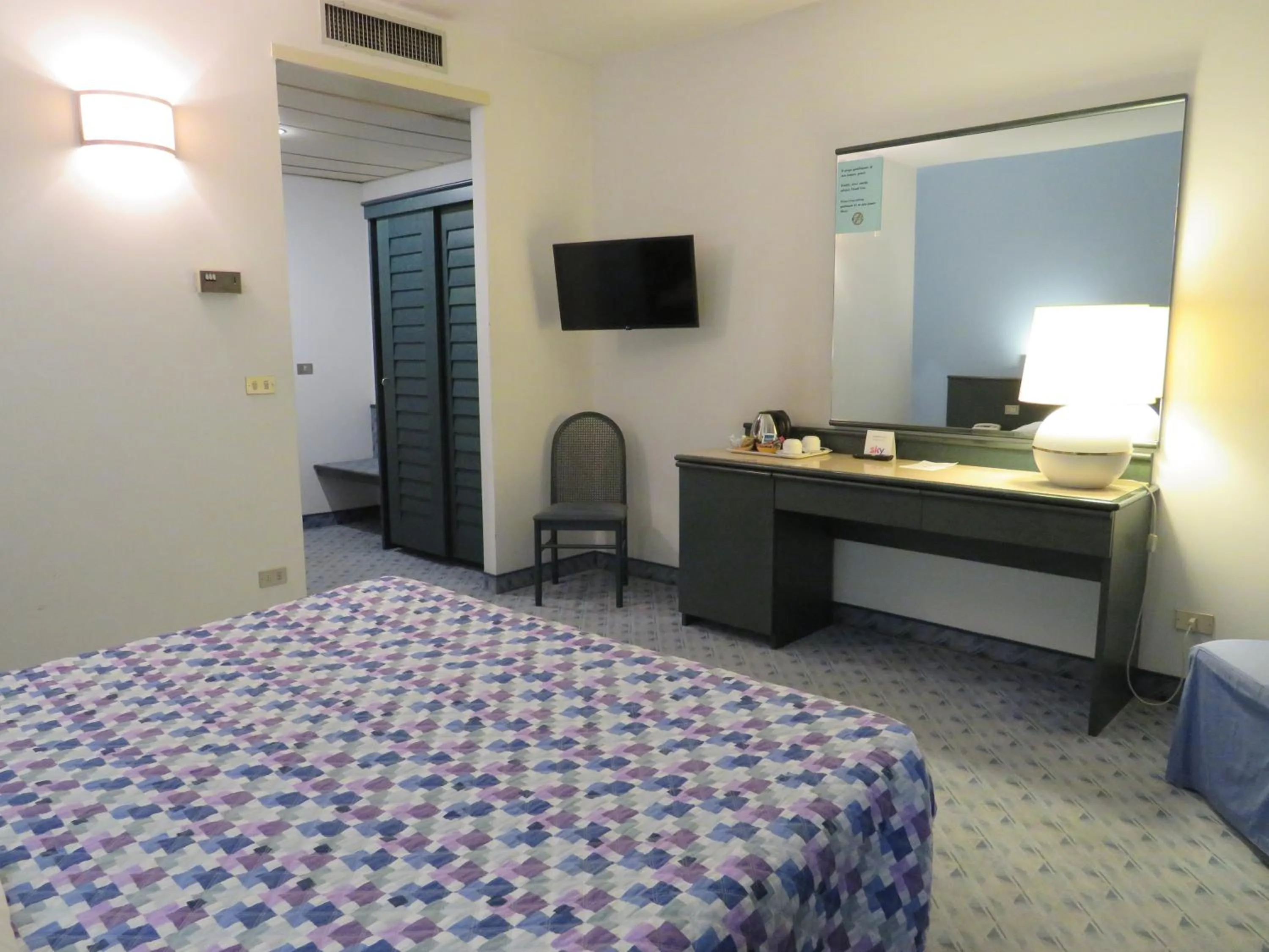 Photo of the whole room, Bed in Hotel Turandot