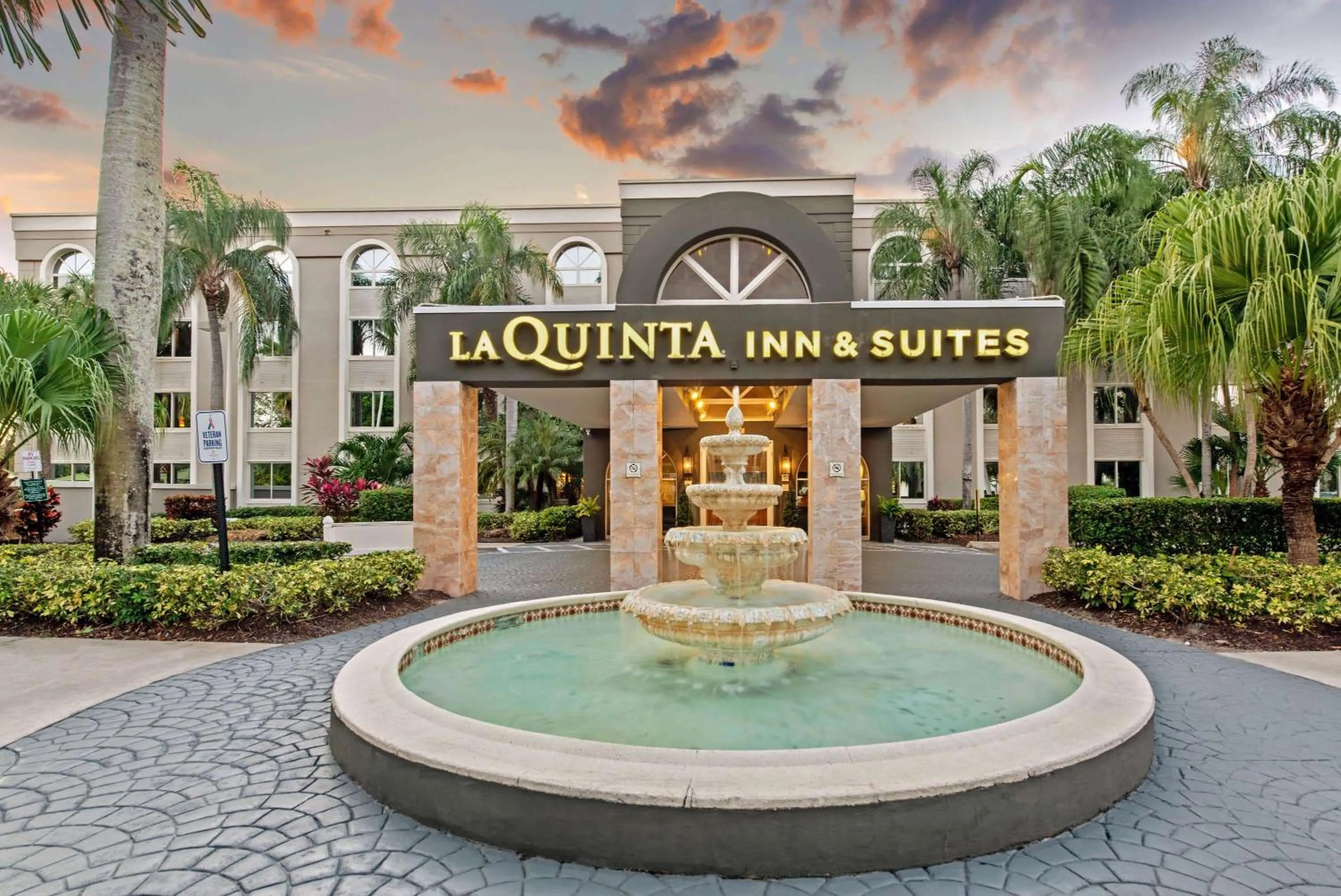 Property building in La Quinta by Wyndham Coral Springs South