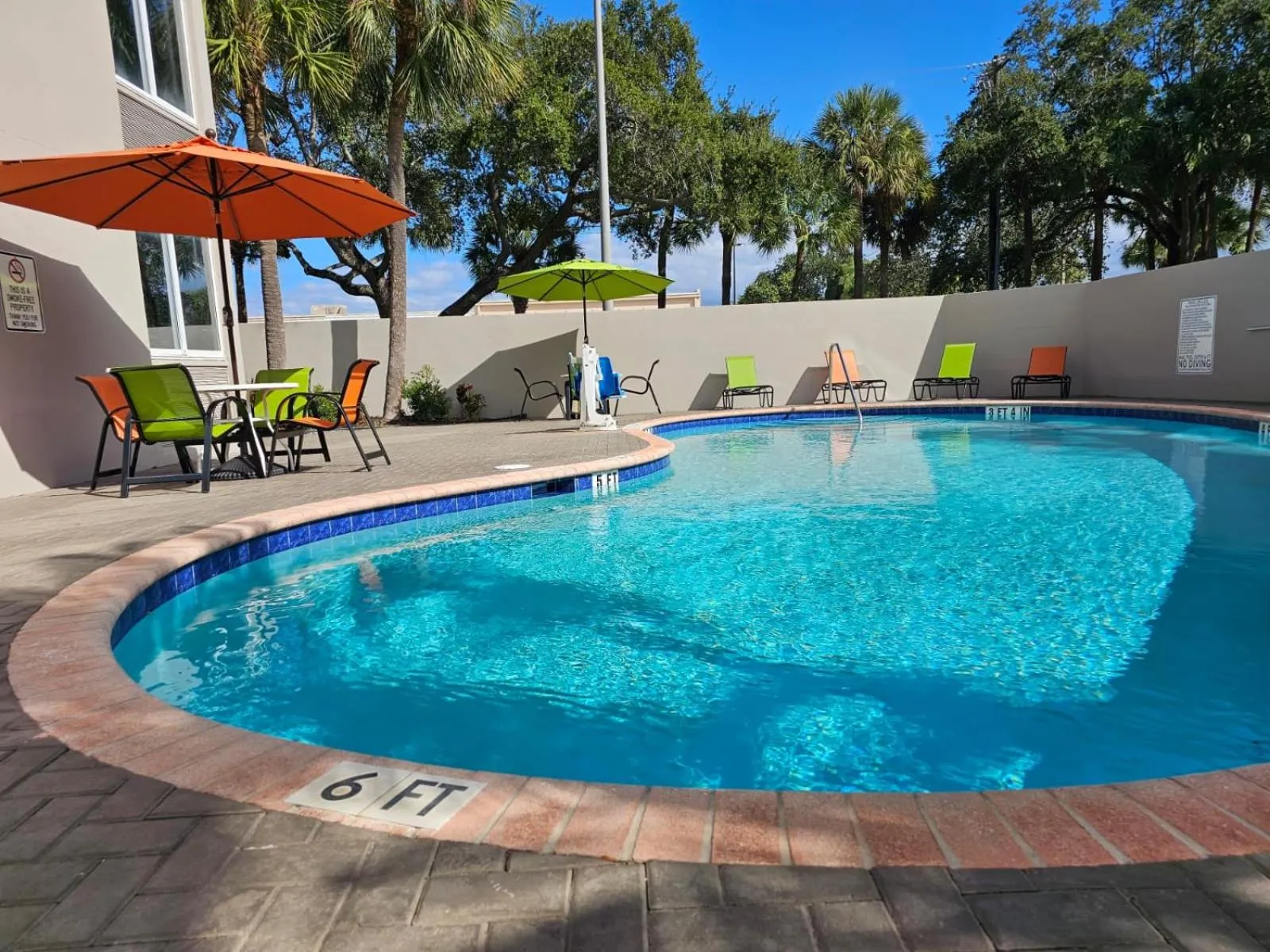 Swimming pool in La Quinta I-95 Deerfield Beach - Next to The Home Depot & Behind The Wawa