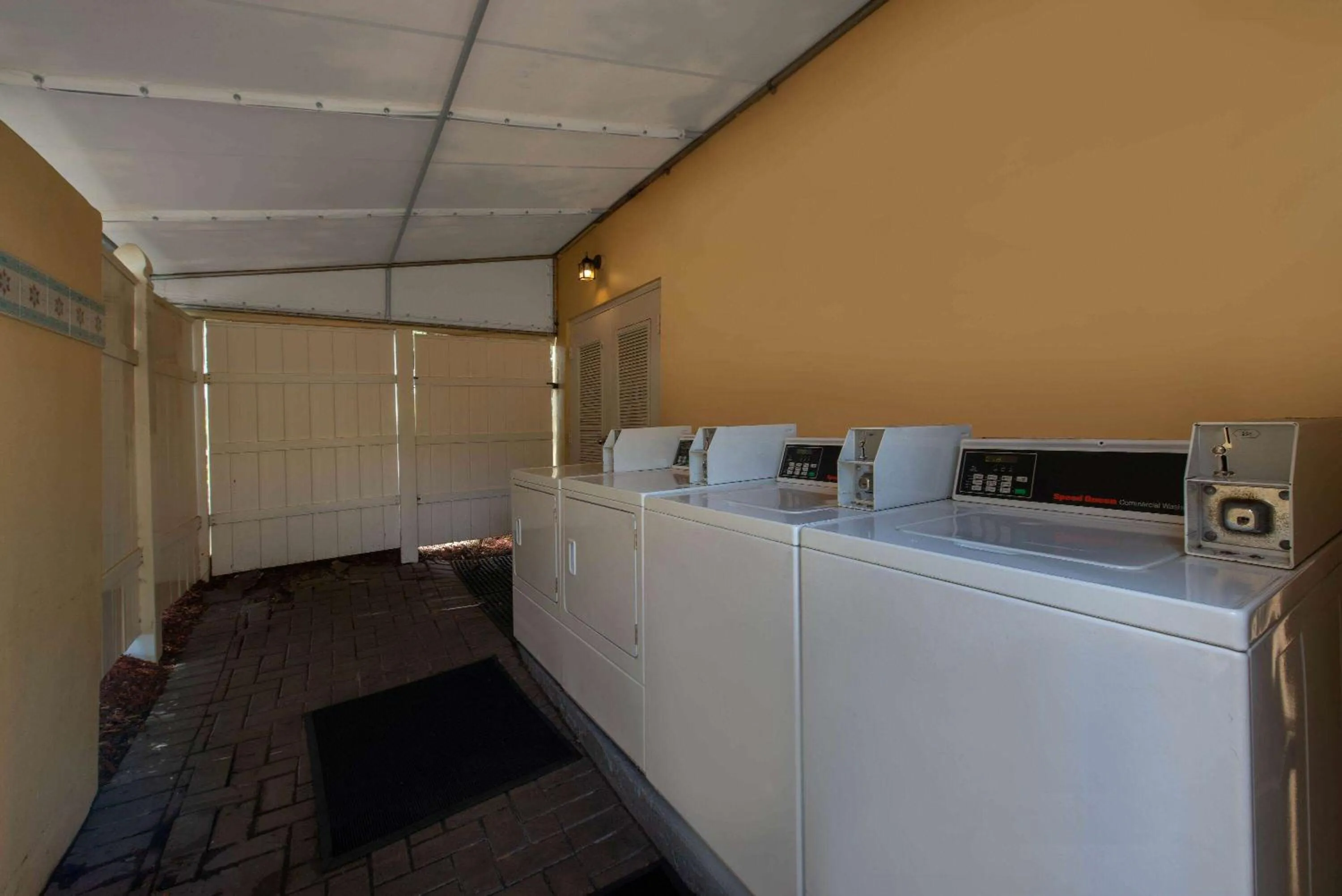 On site in La Quinta I-95 Deerfield Beach - Next to The Home Depot & Behind The Wawa