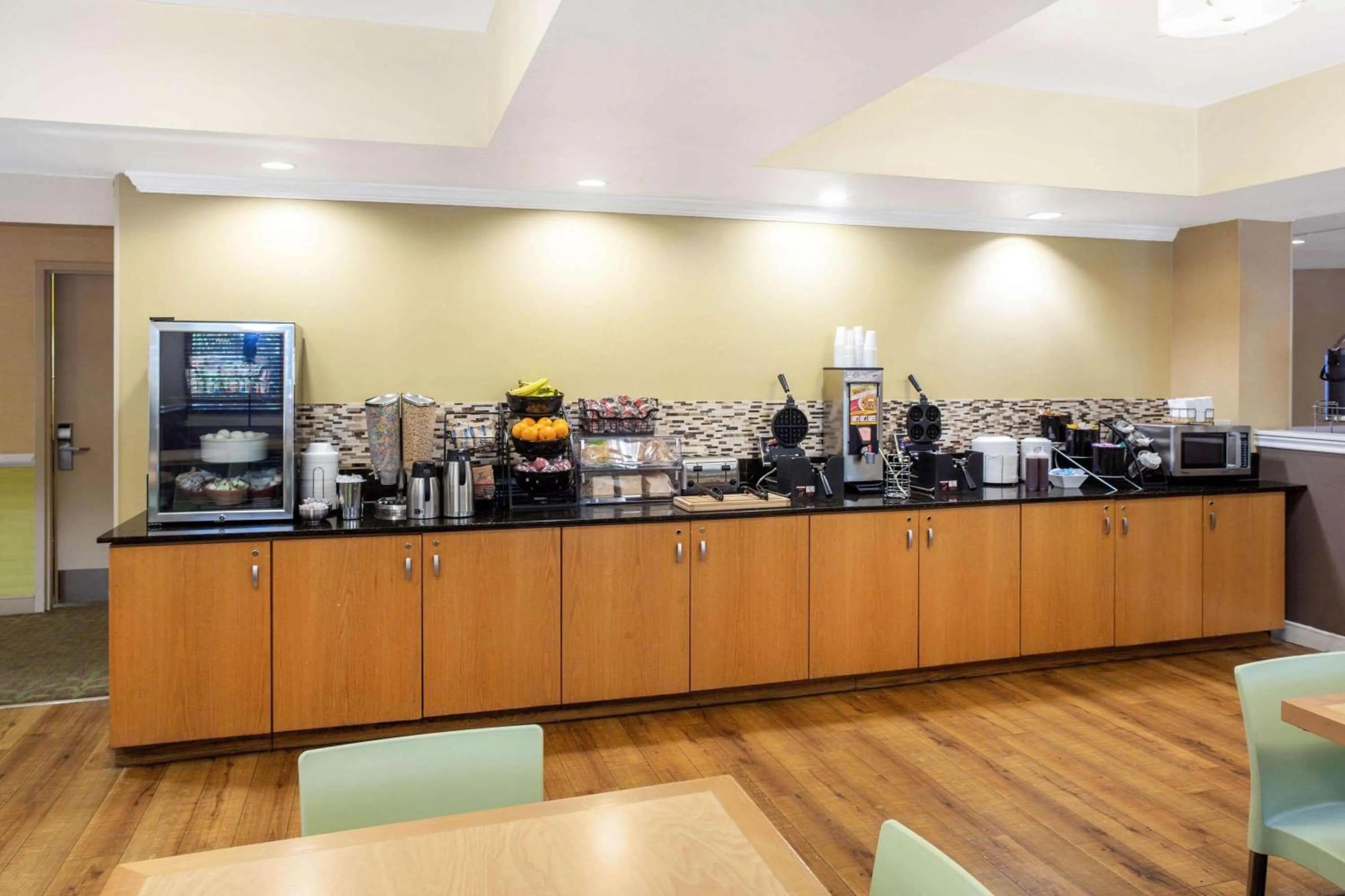 Restaurant/places to eat in La Quinta by Wyndham Sarasota Downtown