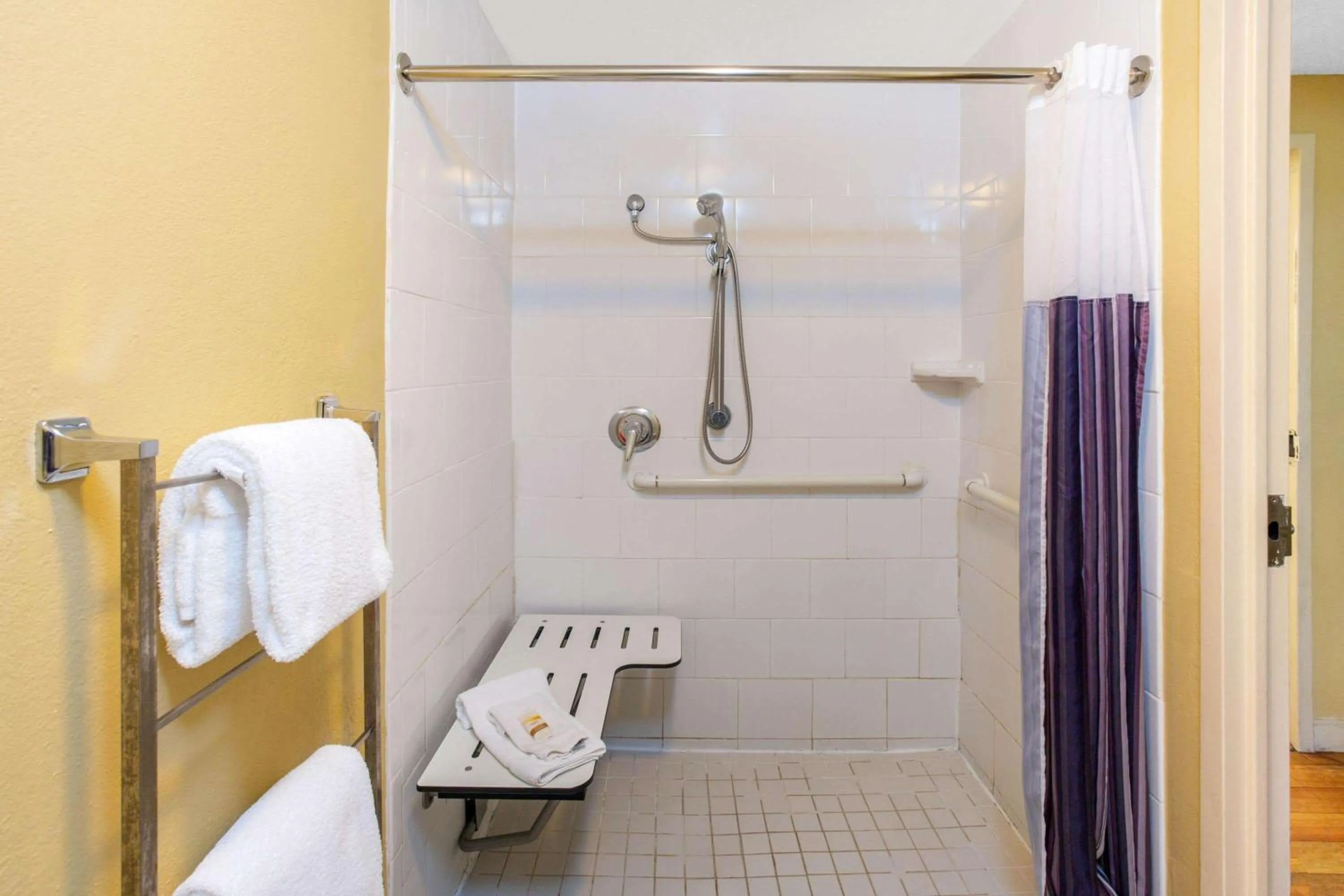 Shower in La Quinta by Wyndham Sarasota Downtown