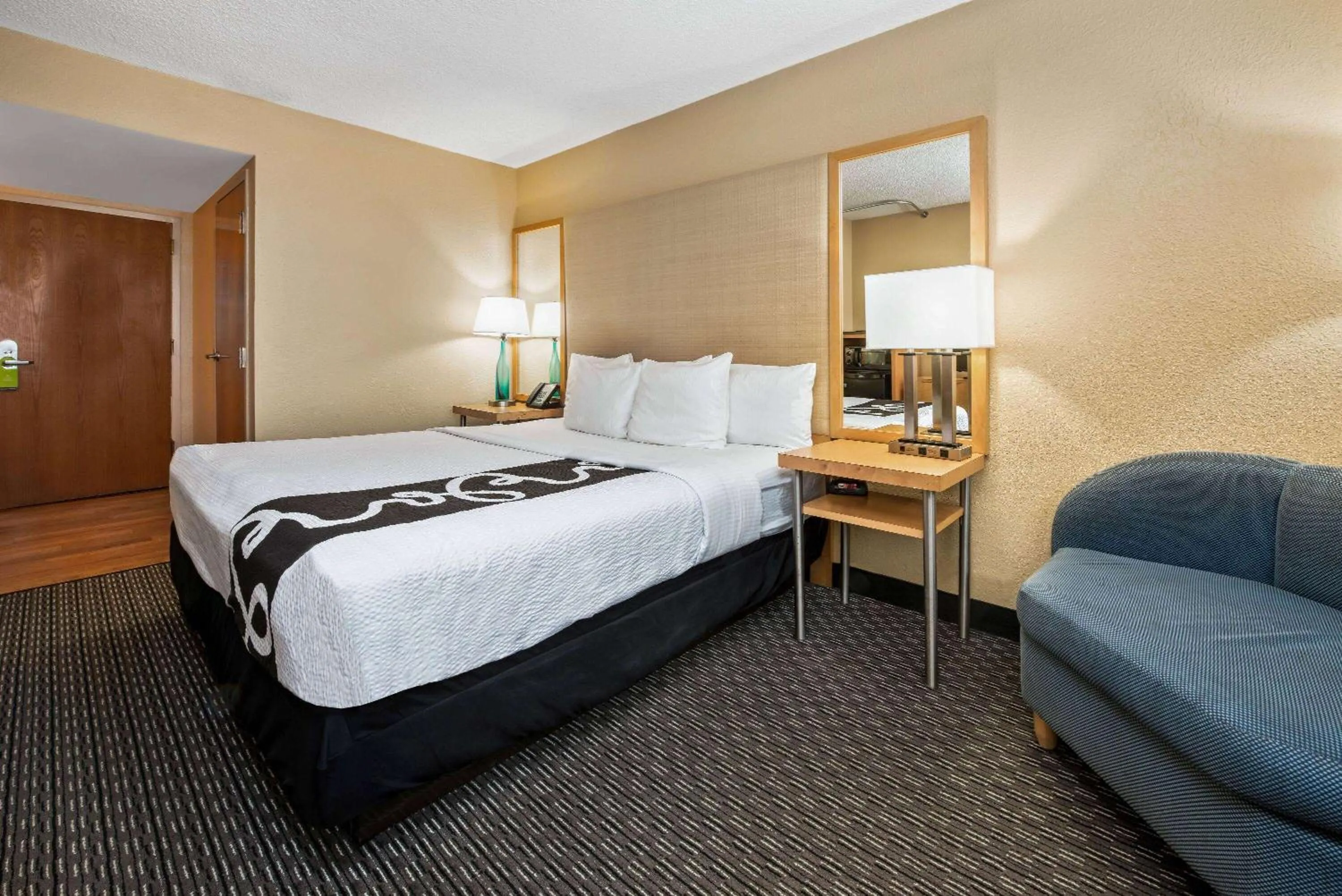 Photo of the whole room, Bed in La Quinta by Wyndham West Palm Beach Airport