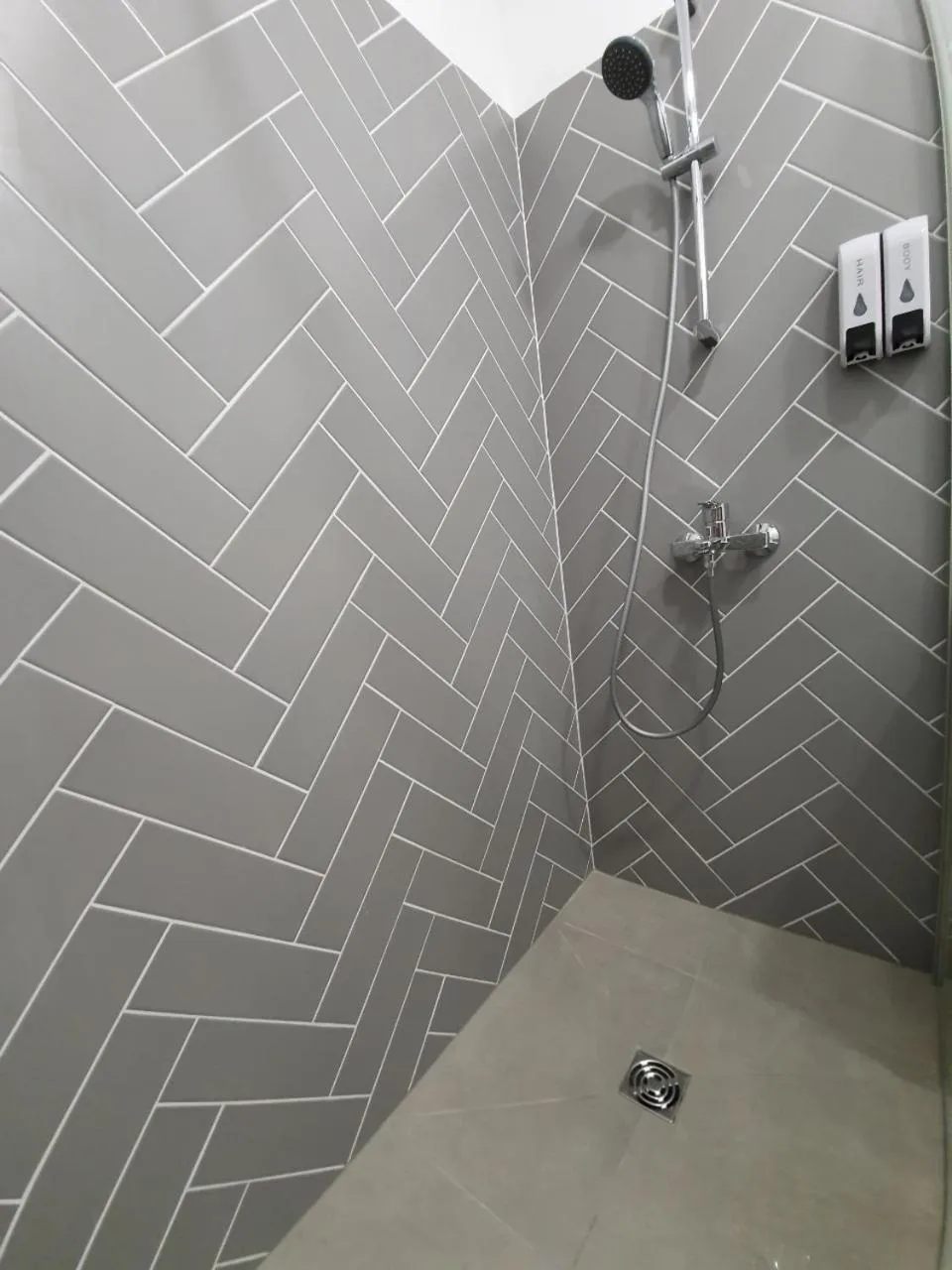 Shower in Oak house apartments