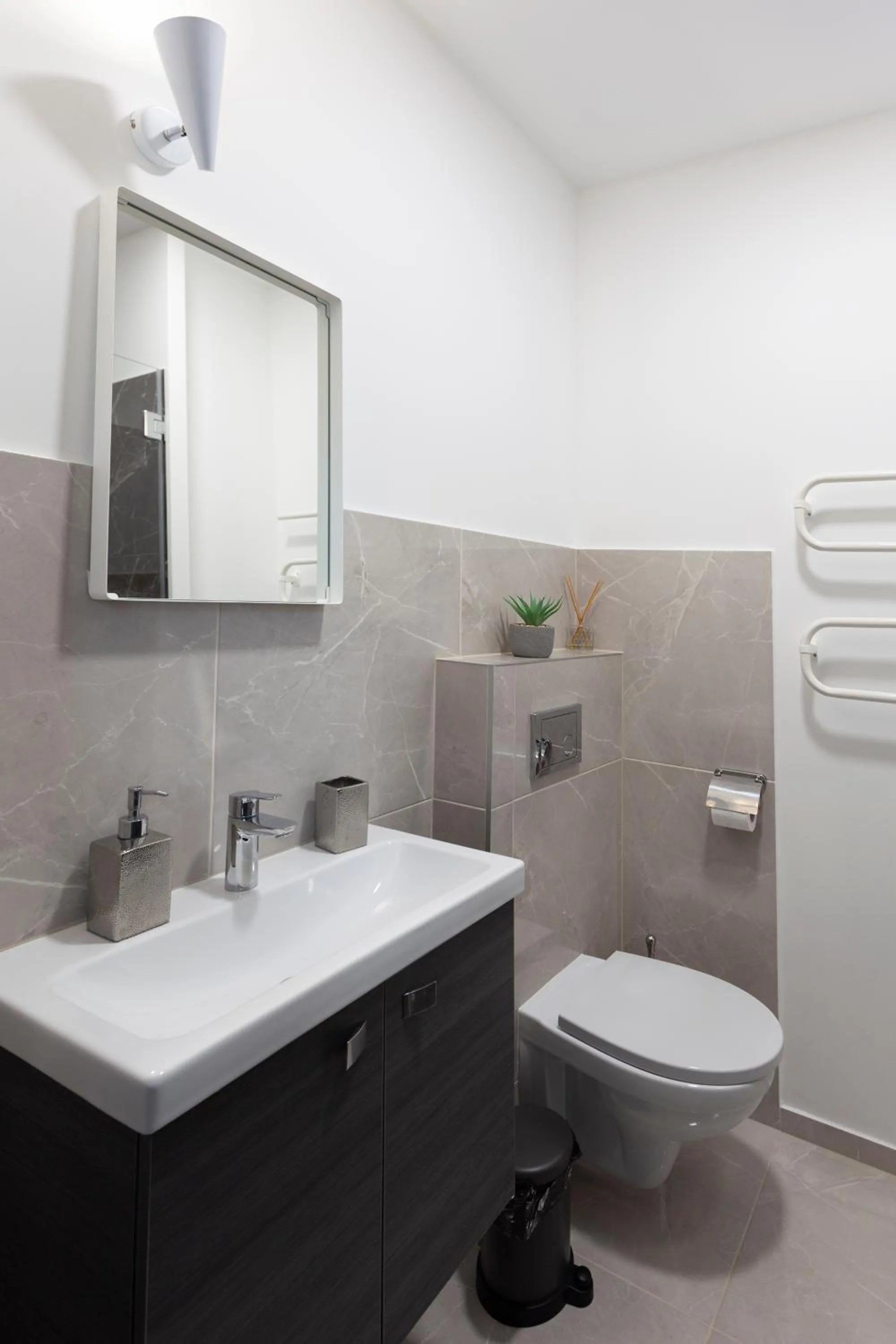 Bathroom in Oak house apartments