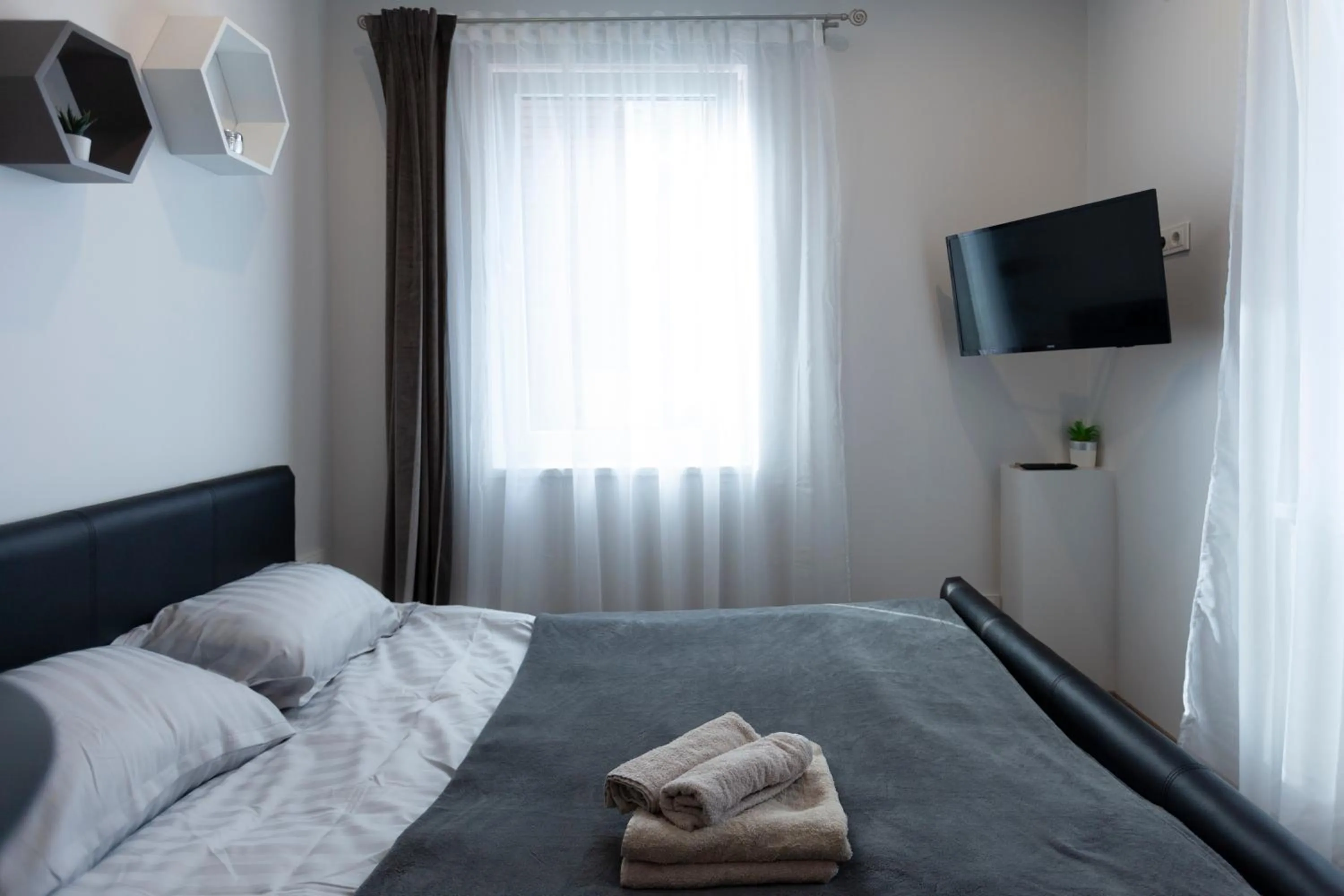 Bed in Oak house apartments