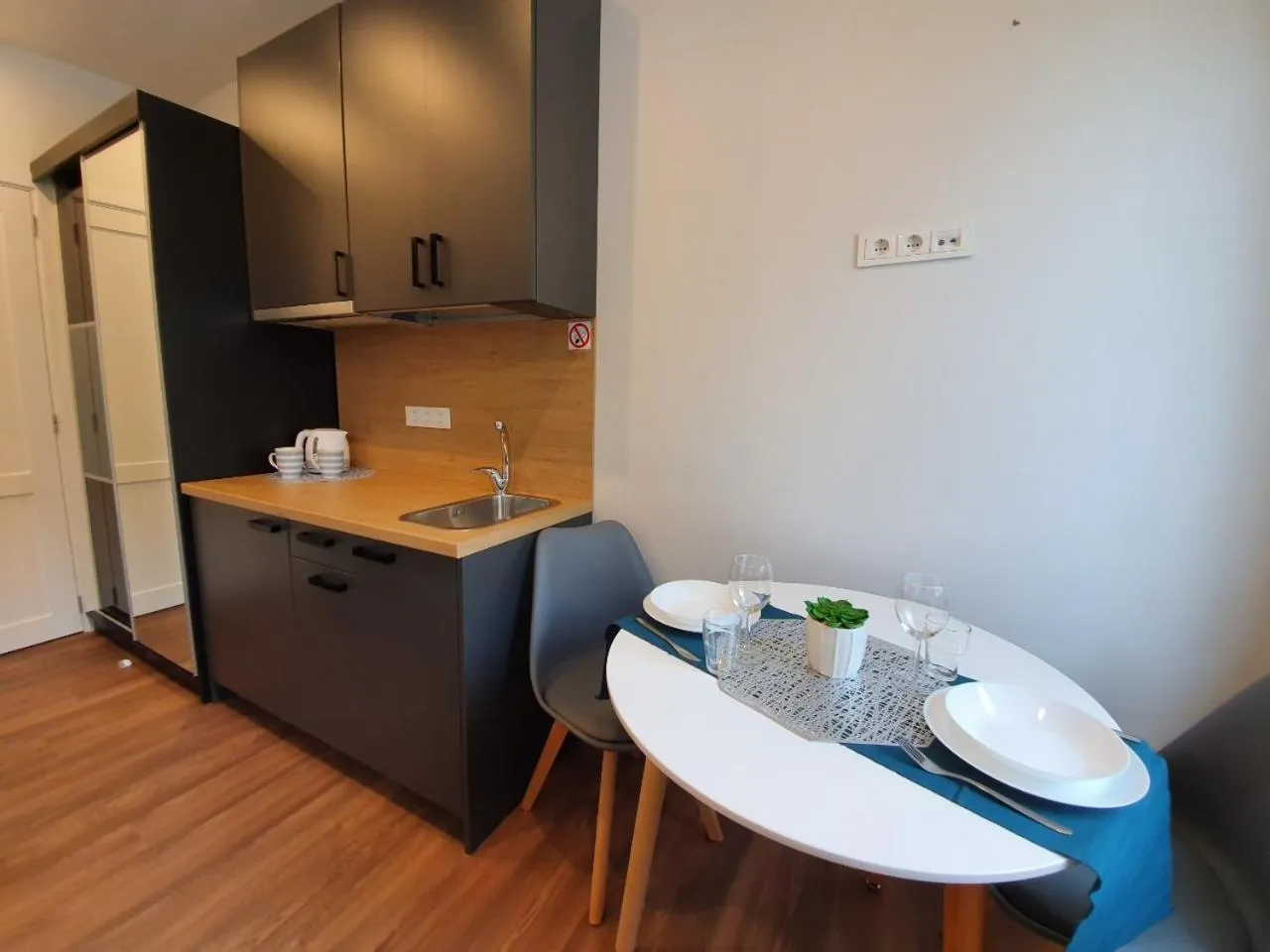 Coffee/tea facilities in Oak house apartments