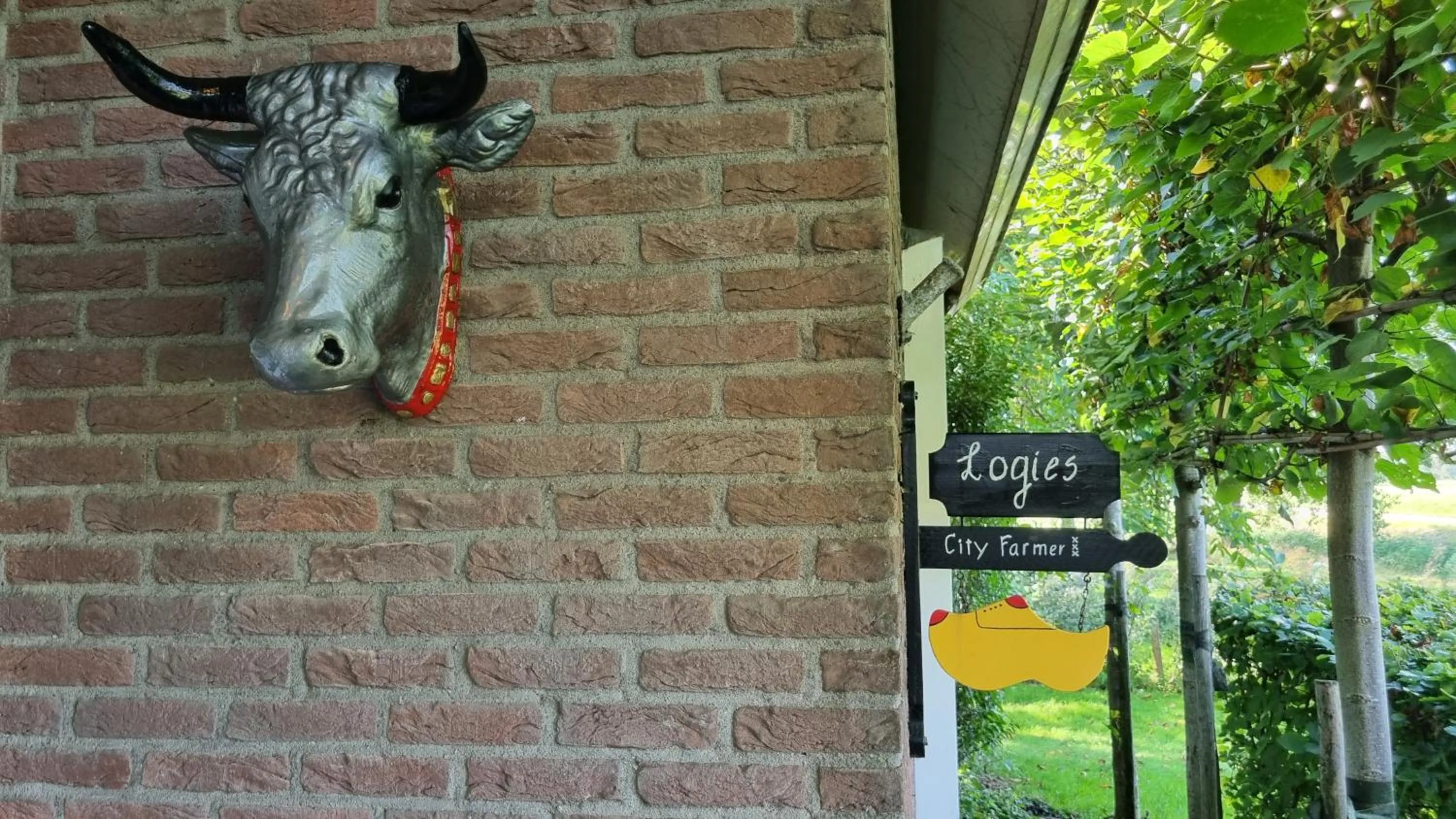 Day in City Farmer Amsterdam a Guesthouse with Free Parking, Bikes & Easy City Center Access