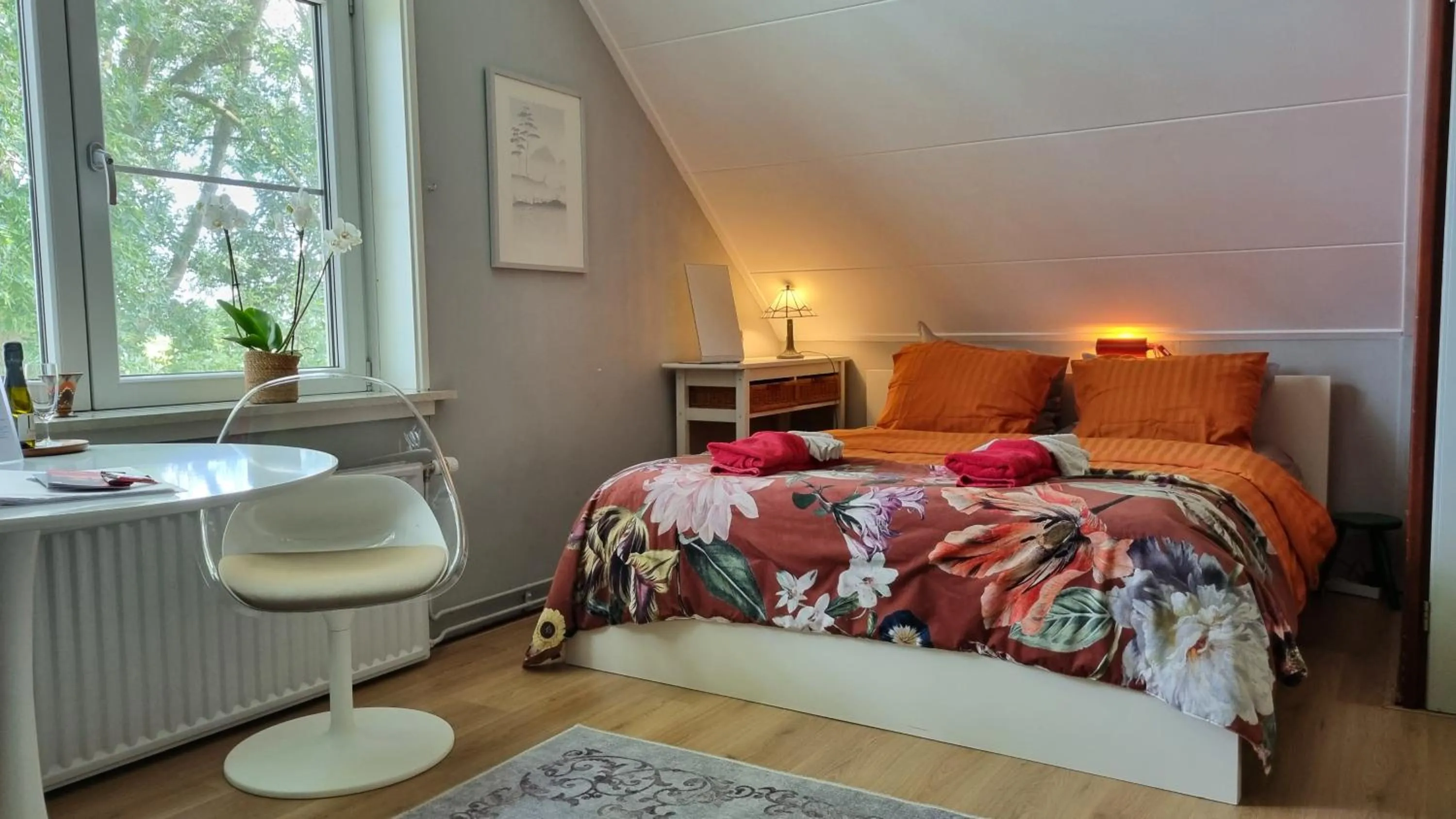 Bed in City Farmer Amsterdam a Guesthouse with Free Parking, Bikes & Easy City Center Access