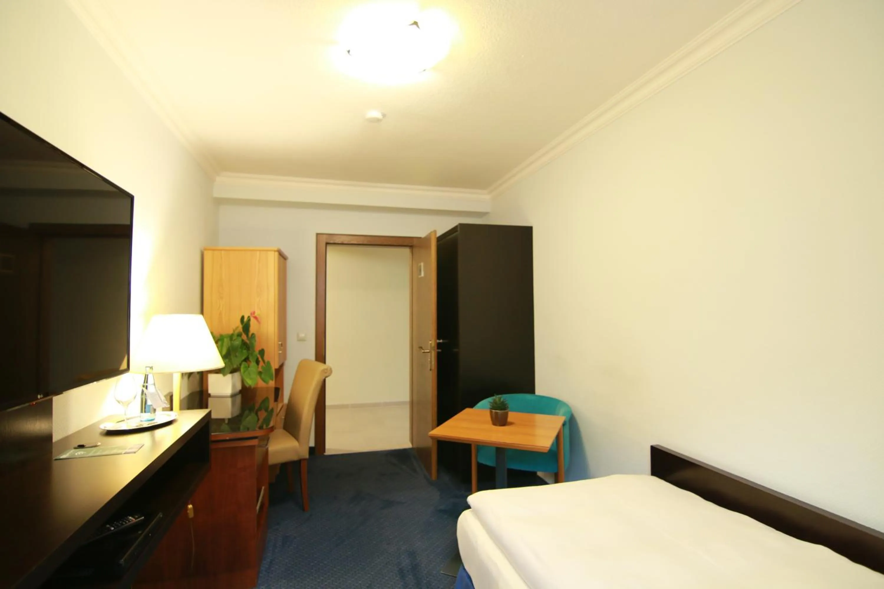 Bedroom, Bed in Hotel-Restaurant Pfeffermühle Balingen