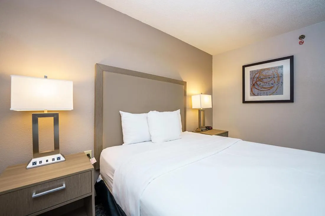 Bed in Wingate by Wyndham Brunswick GA I-95