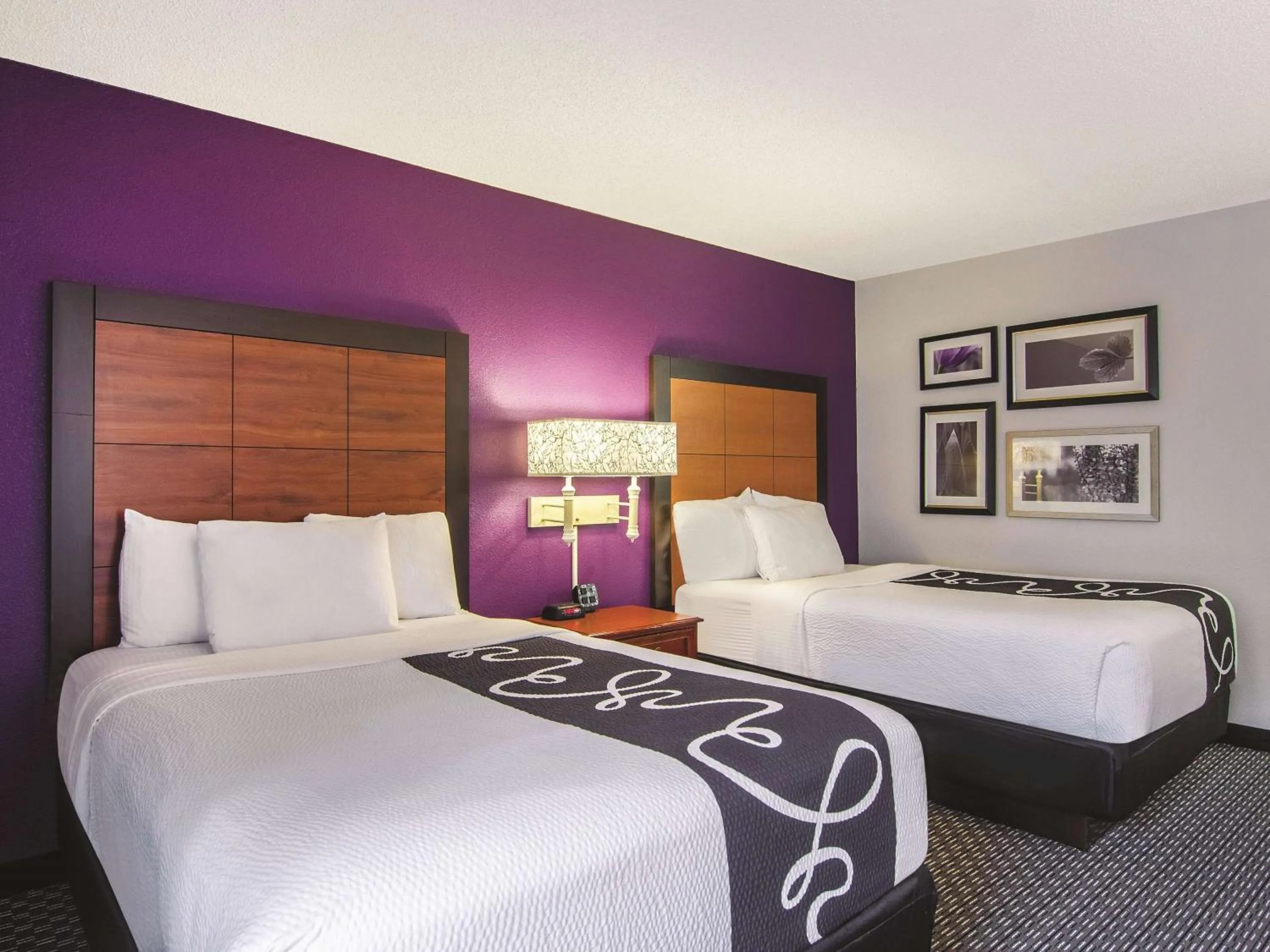 Photo of the whole room, Bed in Wingate by Wyndham Brunswick GA I-95