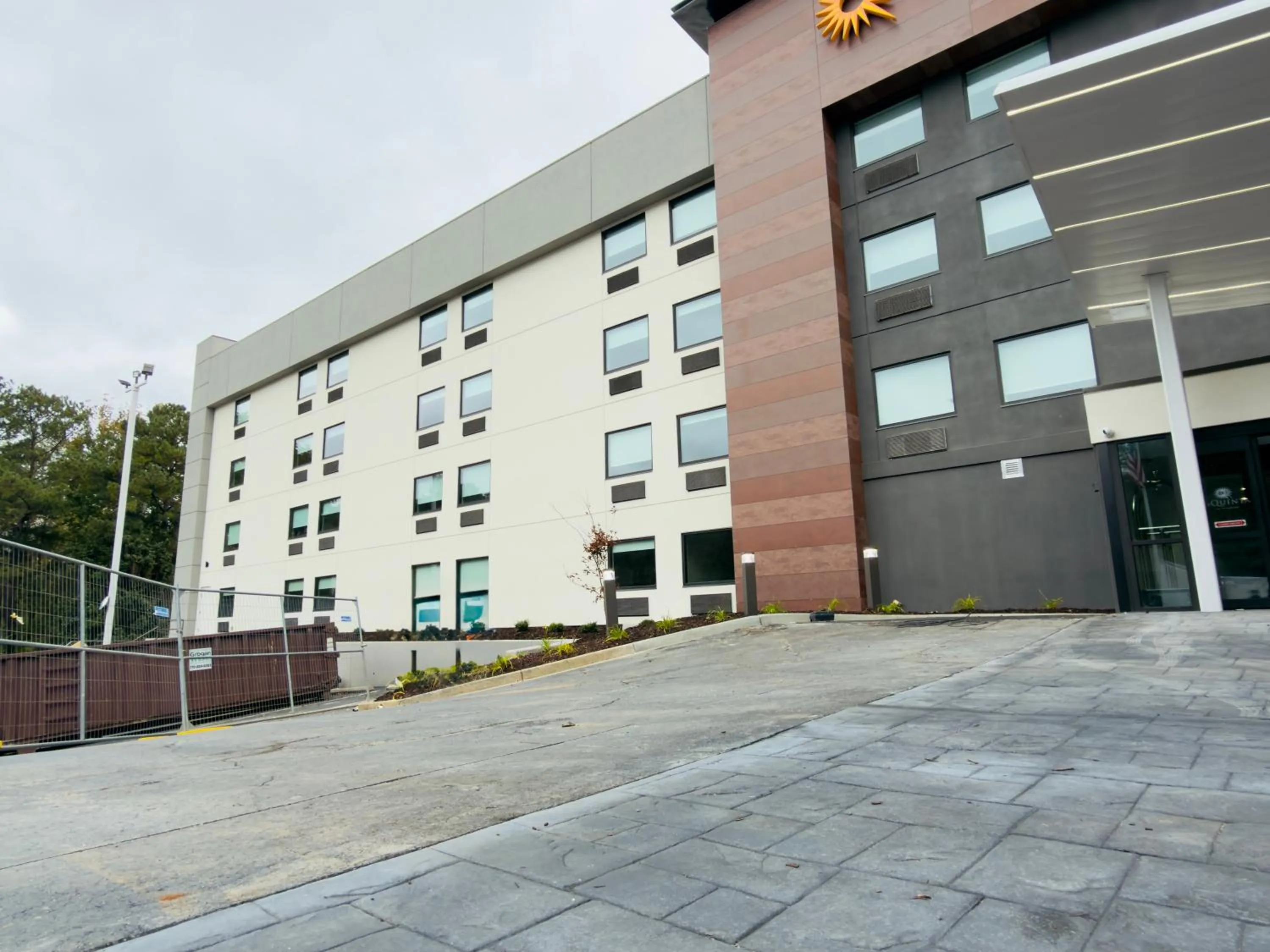 Property building in La Quinta by Wyndham Atlanta Roswell