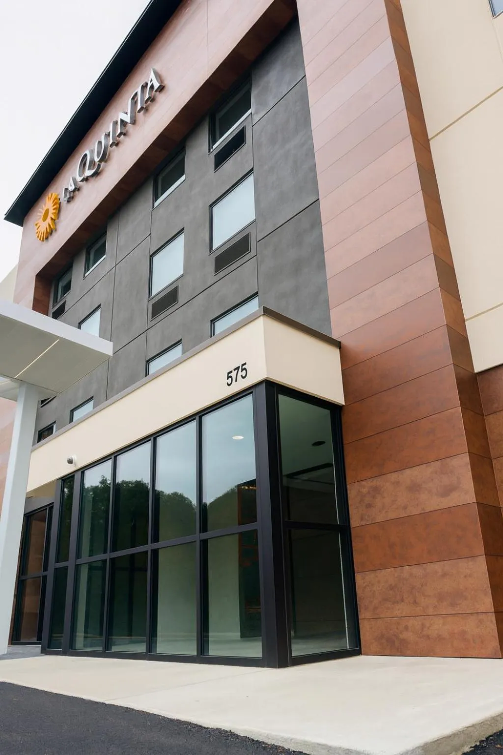 Property building in La Quinta by Wyndham Atlanta Roswell