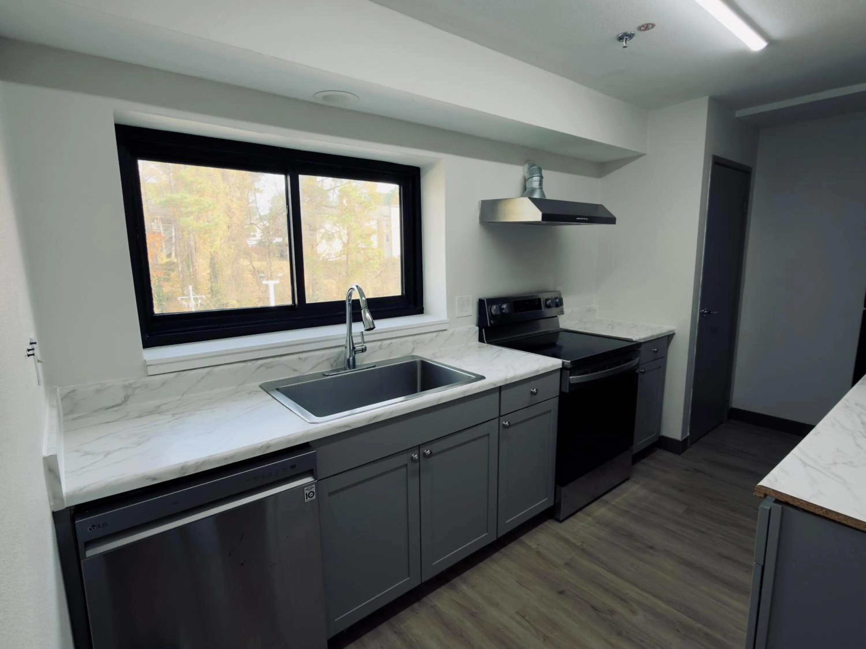 kitchen in La Quinta by Wyndham Atlanta Roswell