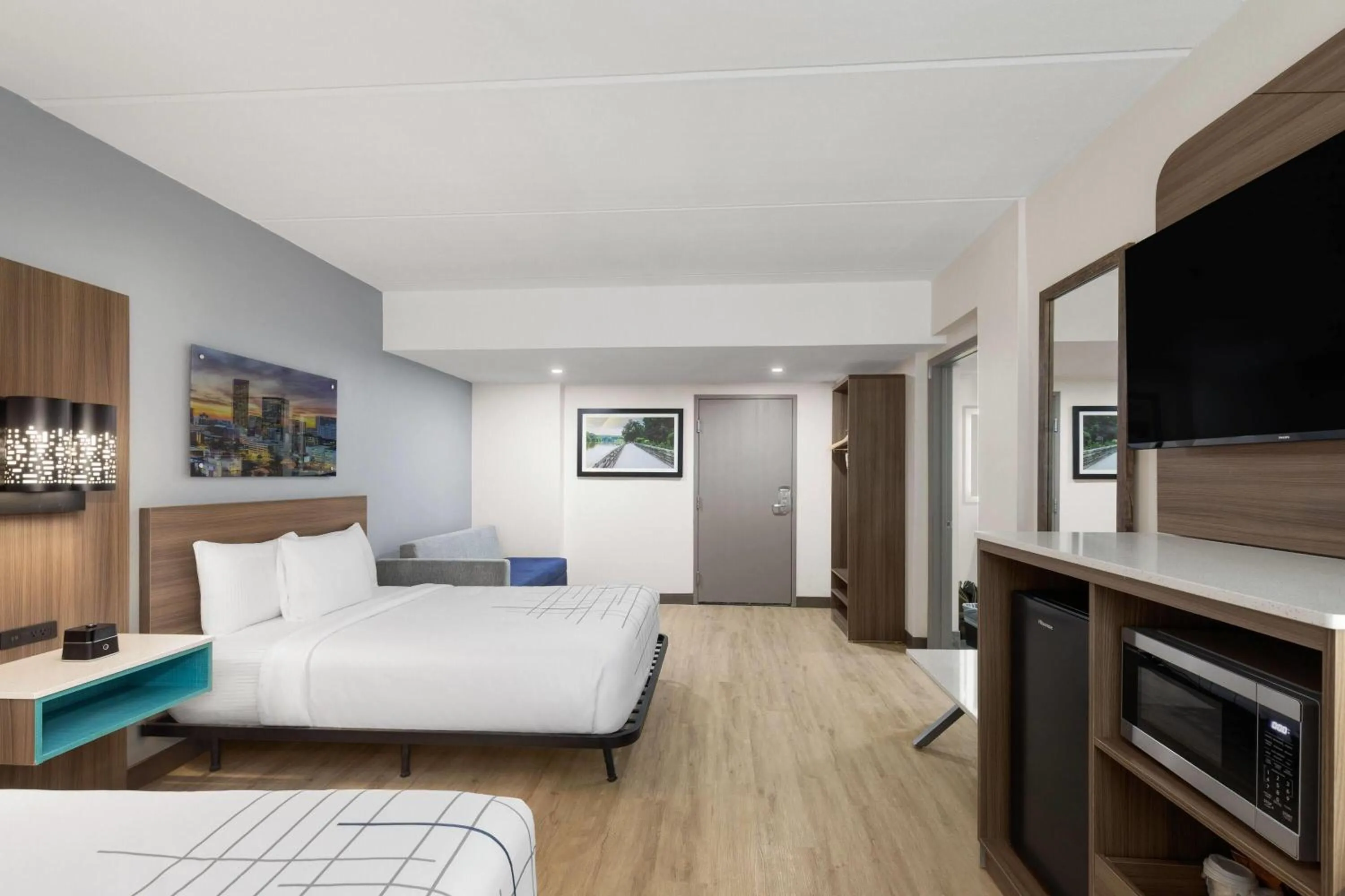 Photo of the whole room, Bed in La Quinta by Wyndham Atlanta Roswell