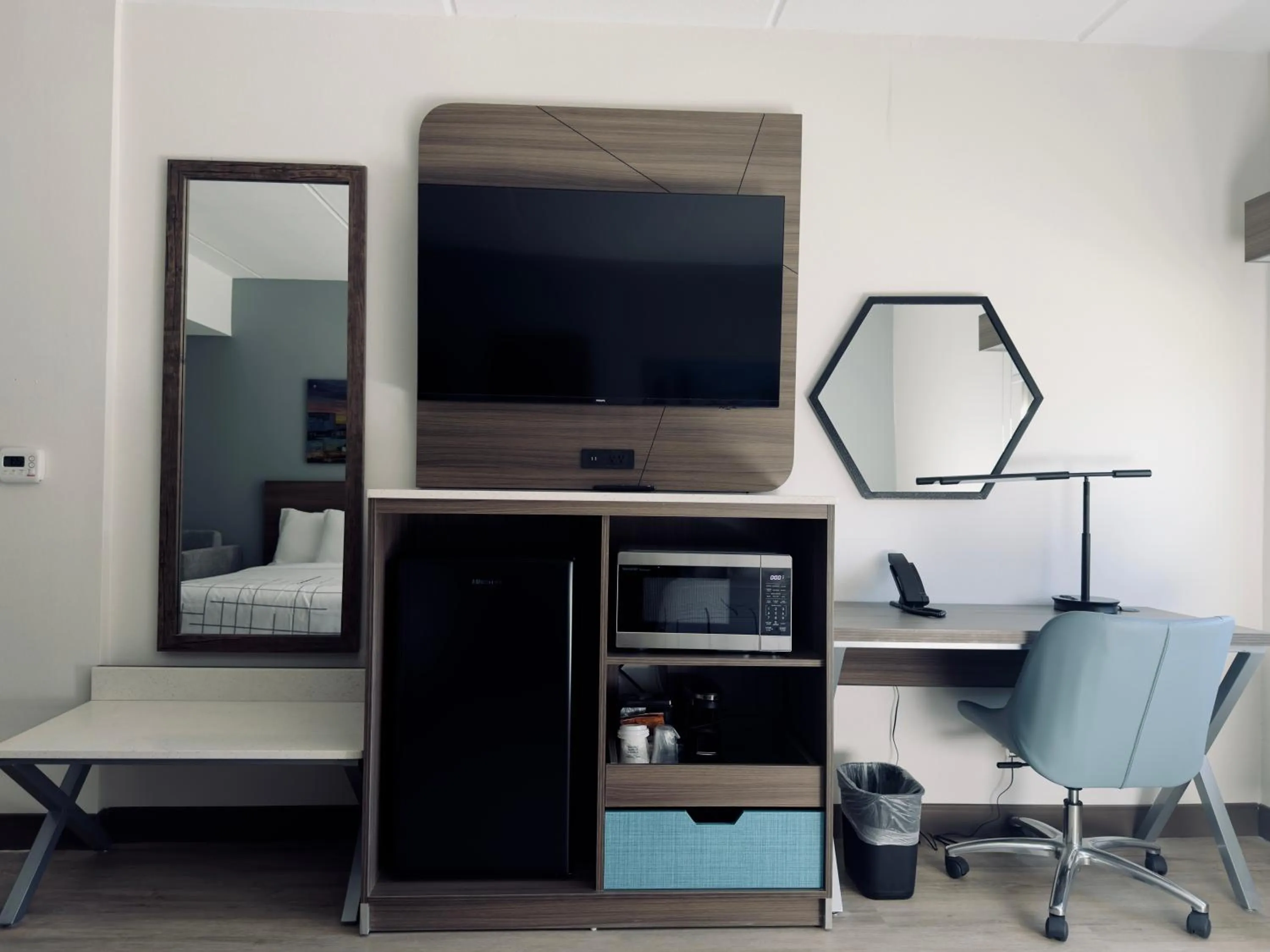 TV and multimedia in La Quinta by Wyndham Atlanta Roswell