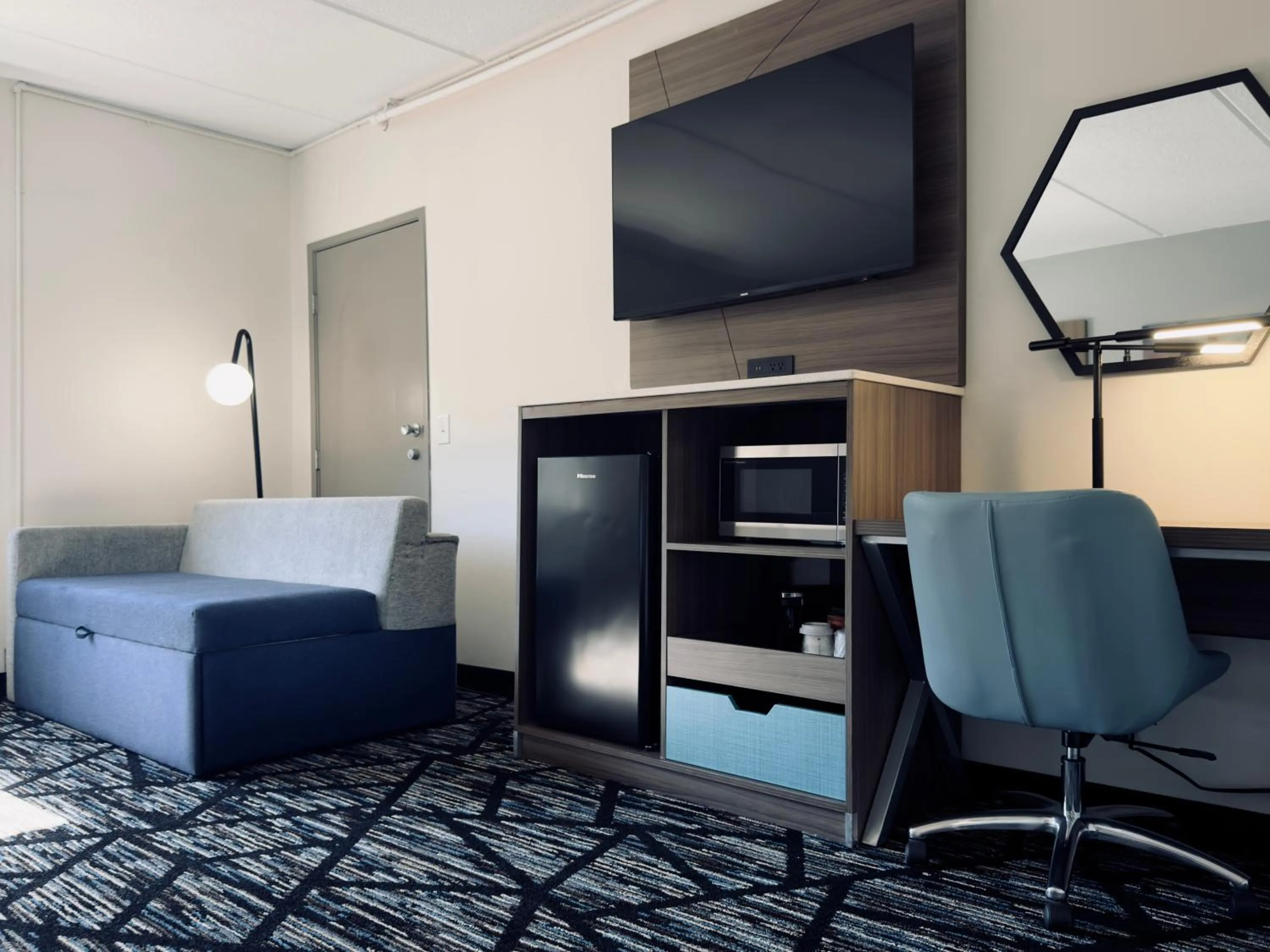 Bedroom in La Quinta by Wyndham Atlanta Roswell