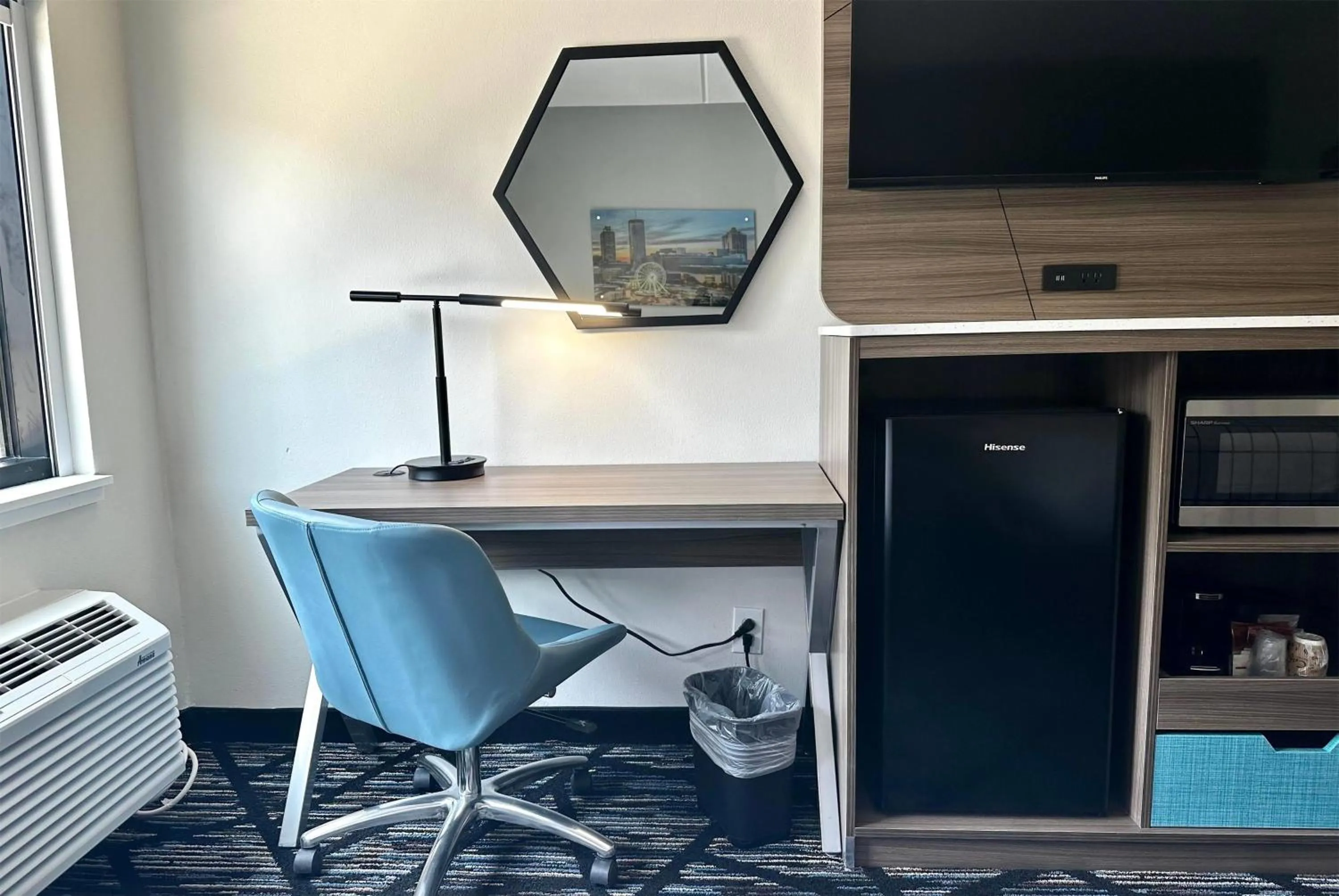 Photo of the whole room in La Quinta by Wyndham Atlanta Roswell