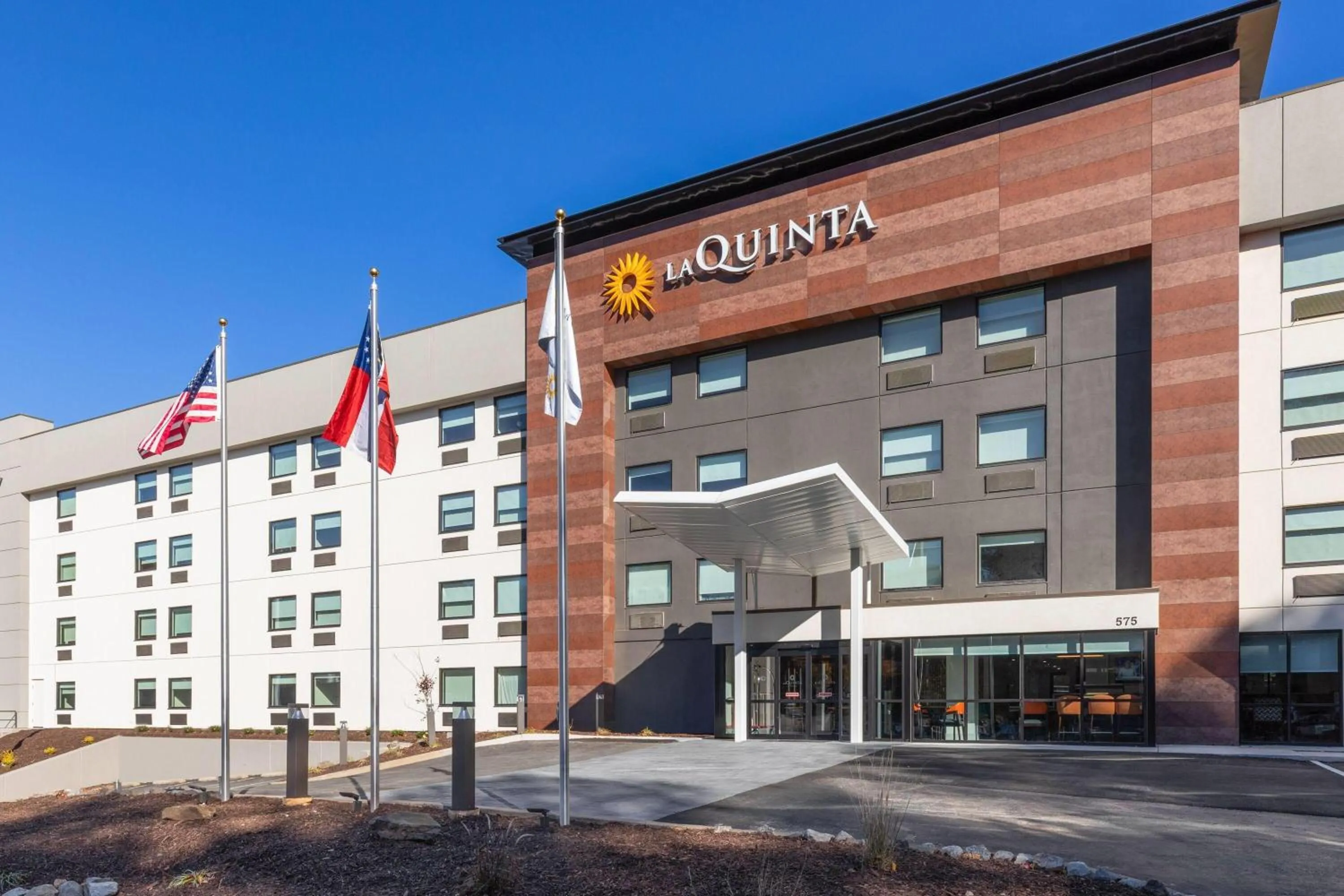 Property building in La Quinta by Wyndham Atlanta Roswell