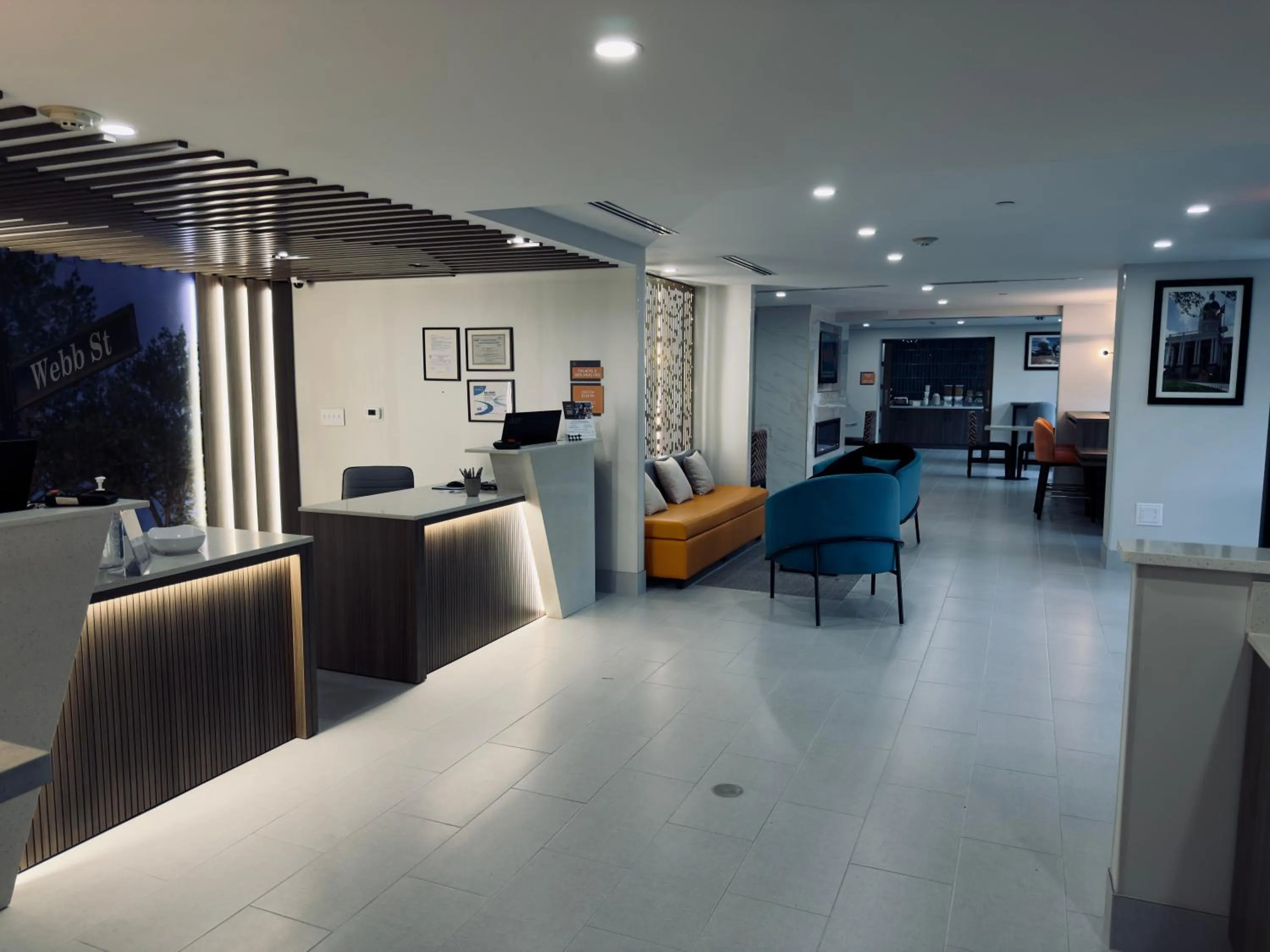 Lobby or reception in La Quinta by Wyndham Atlanta Roswell