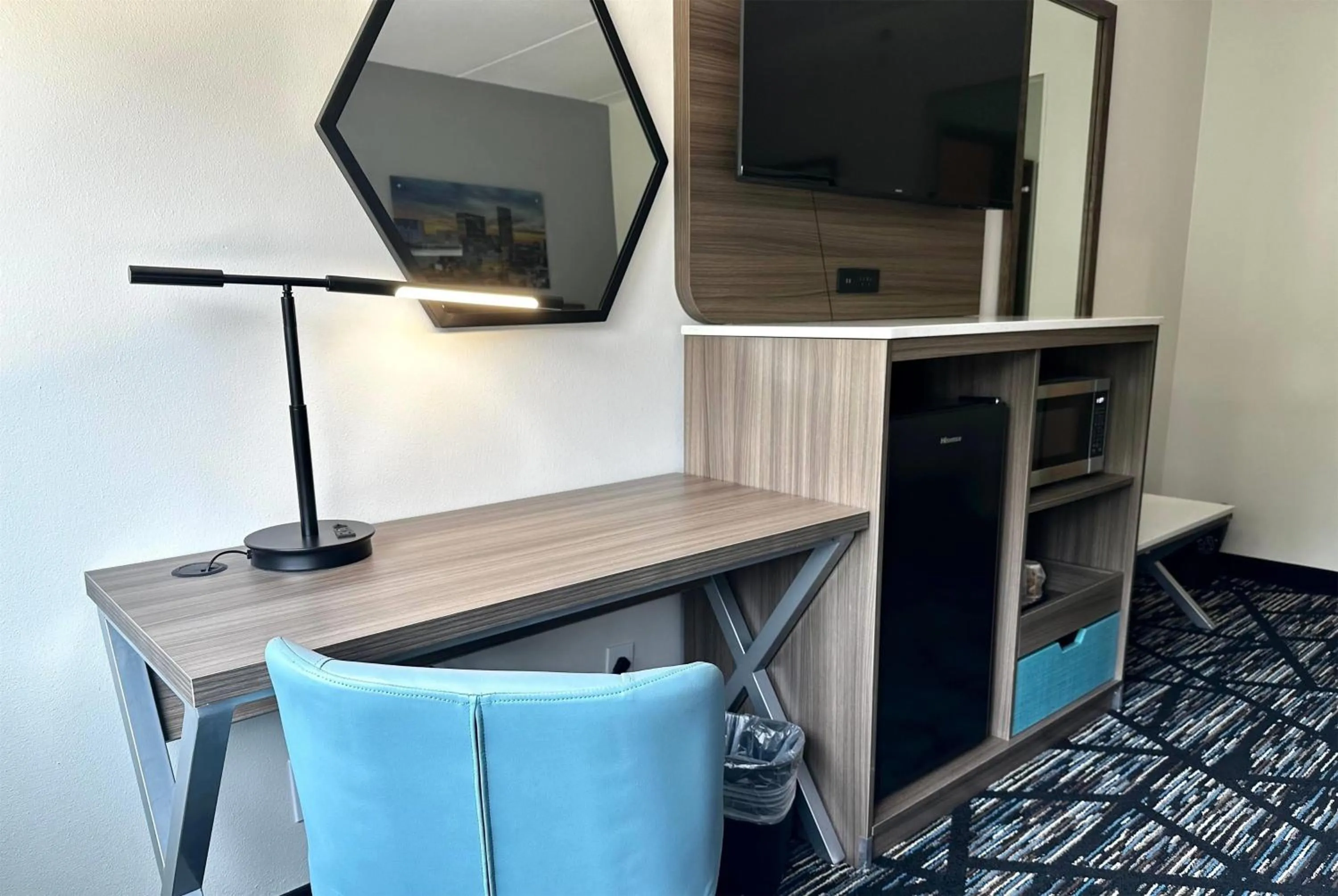 Photo of the whole room in La Quinta by Wyndham Atlanta Roswell