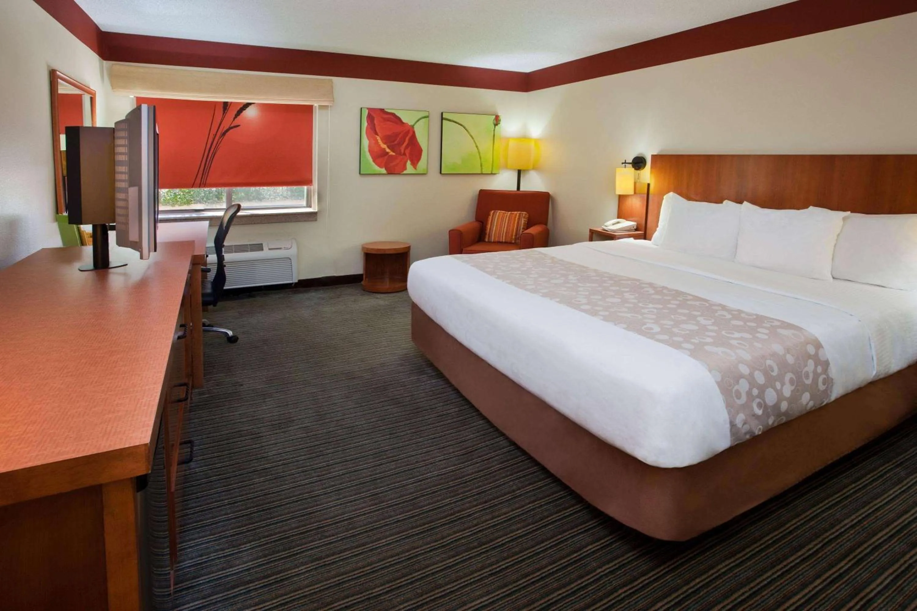 Photo of the whole room, Bed in Travelodge by Wyndham Columbus State University