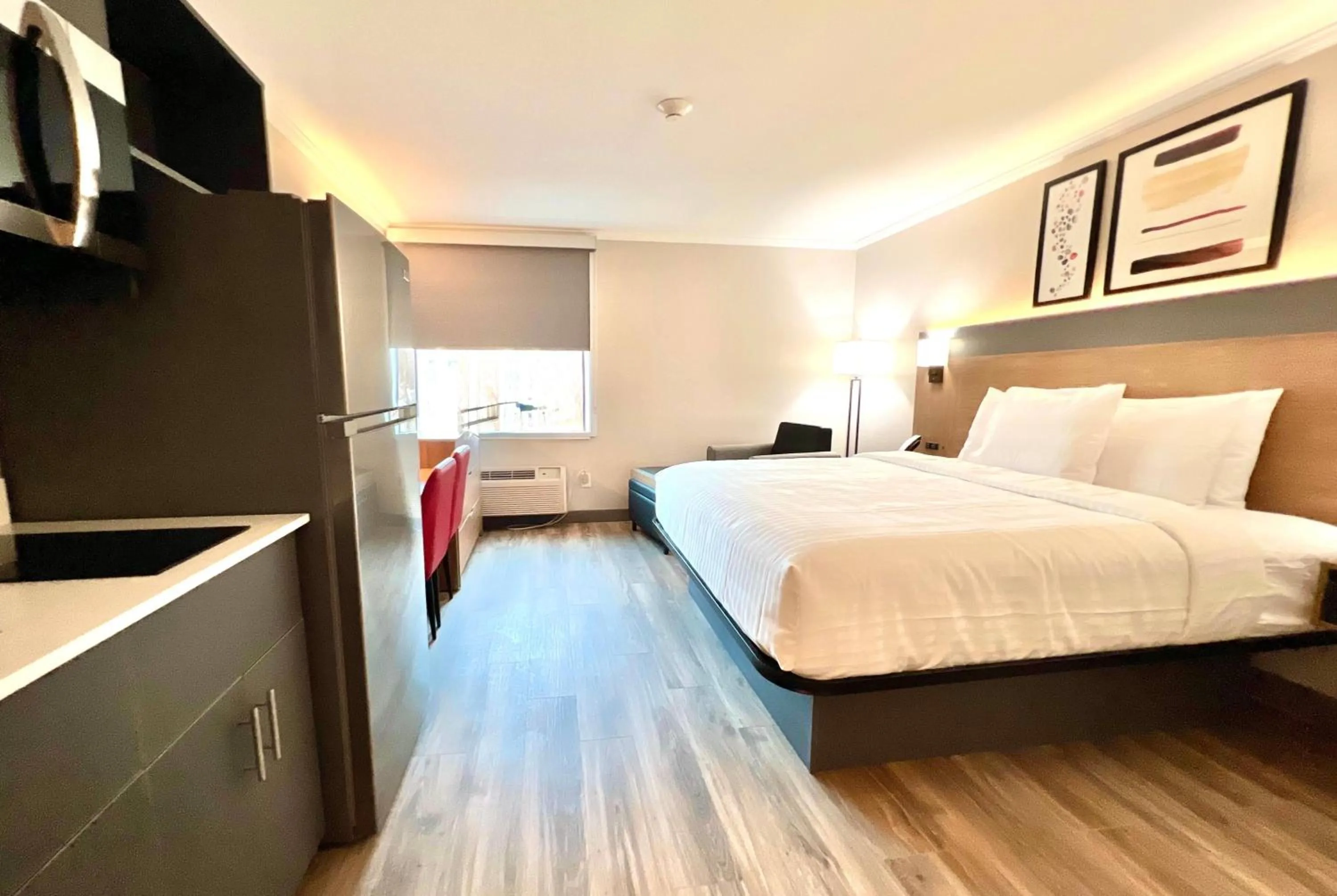 Photo of the whole room, Bed in Hawthorn Extended Stay by Wyndham Jackson