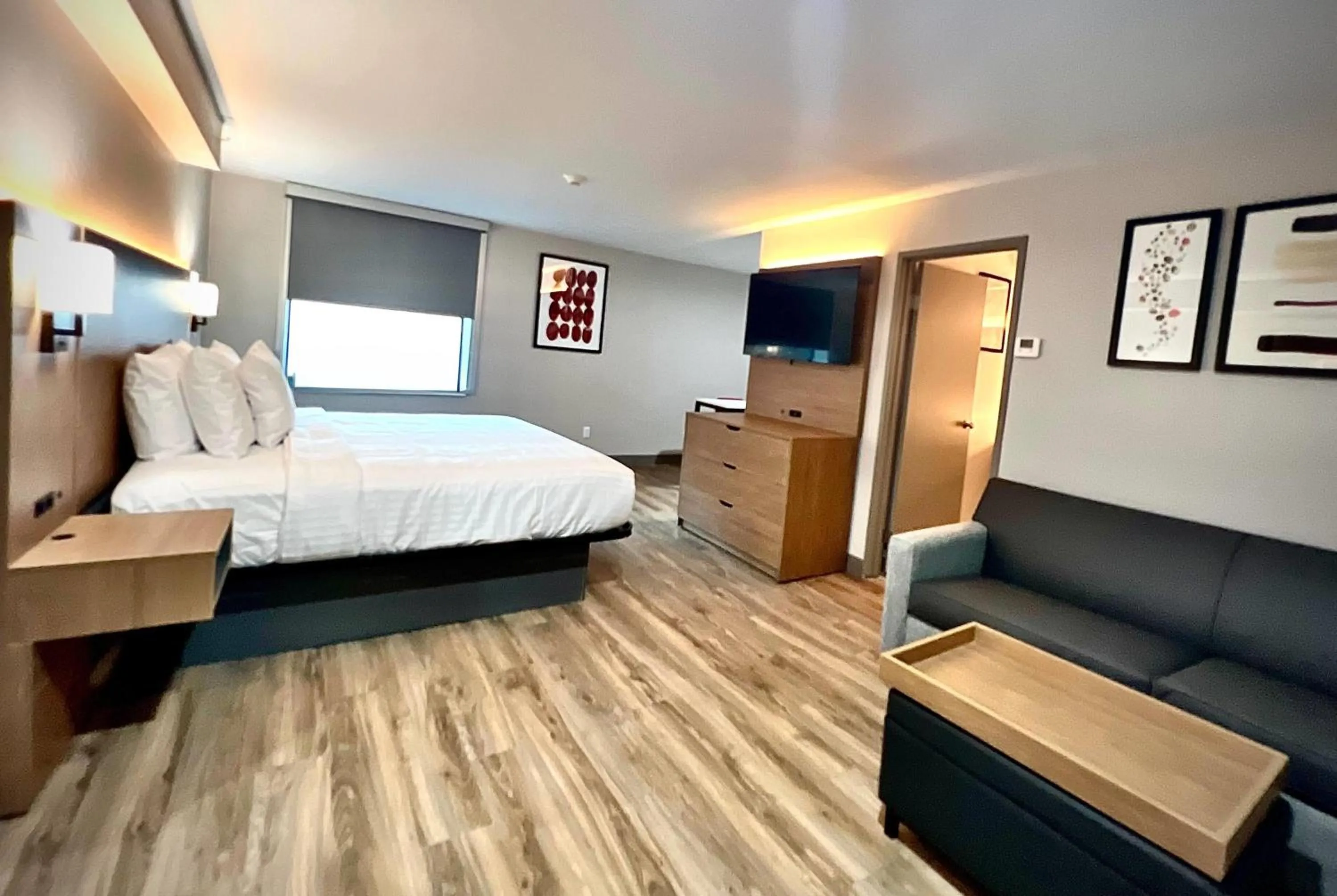 Photo of the whole room, Bed in Hawthorn Extended Stay by Wyndham Jackson