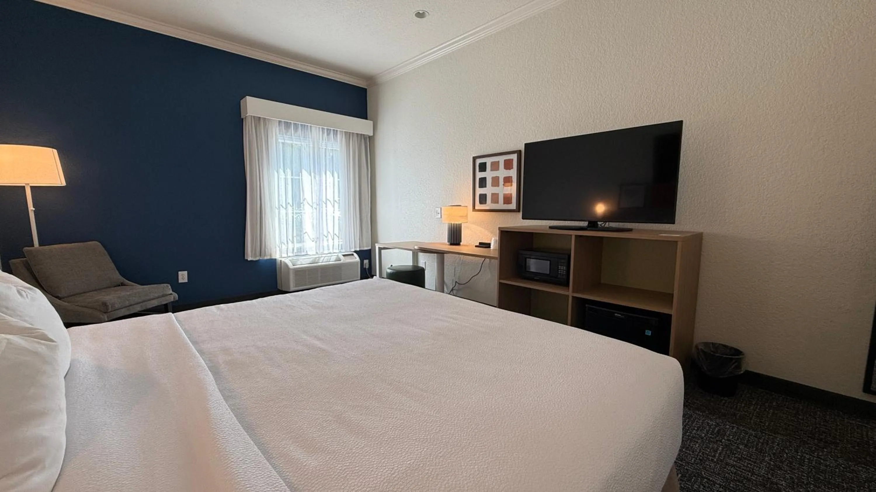 Bedroom, Bed in La Quinta by Wyndham Brandon Jackson Airport E