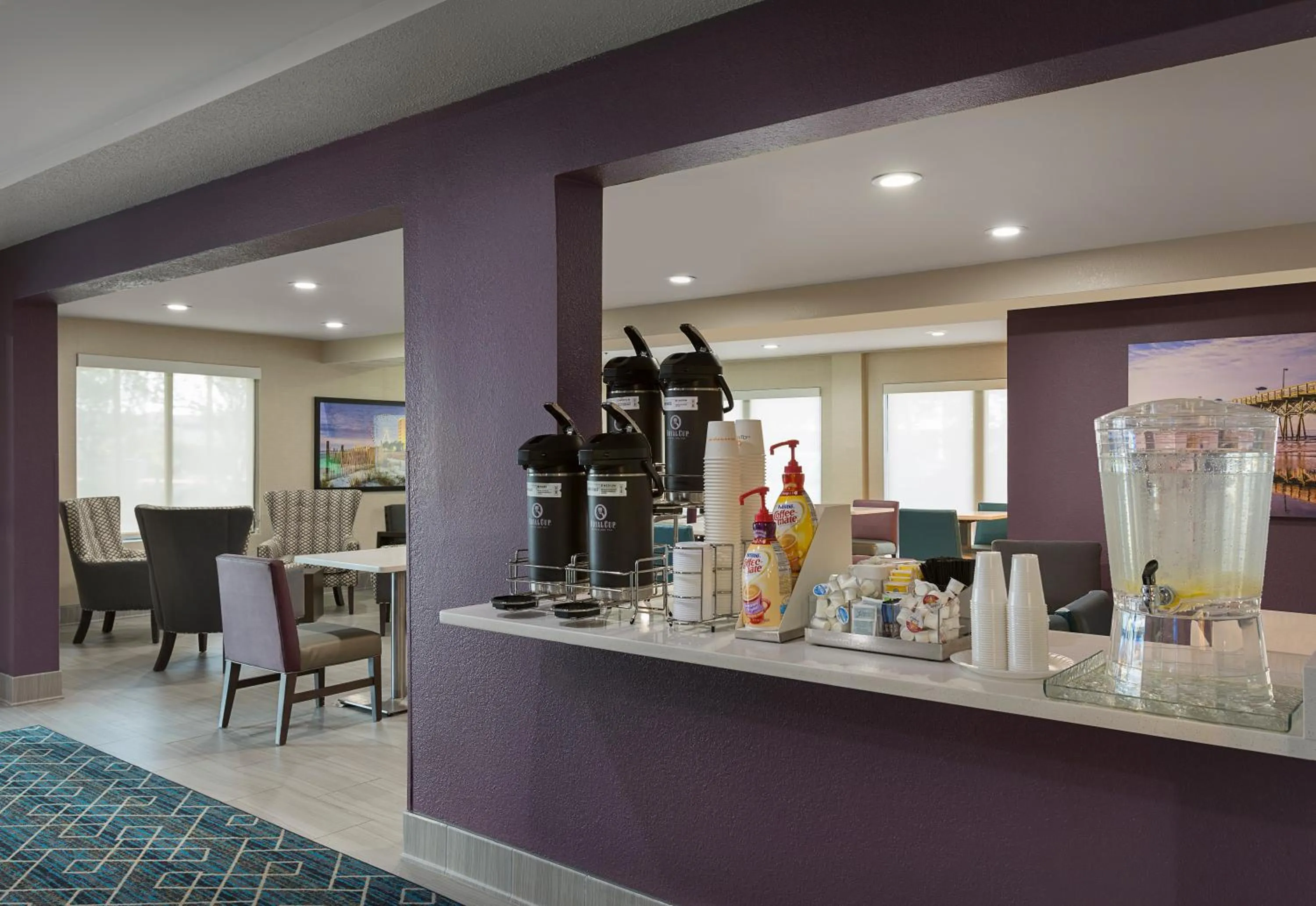 Food and drinks in La Quinta Inn by Wyndham North Myrtle Beach