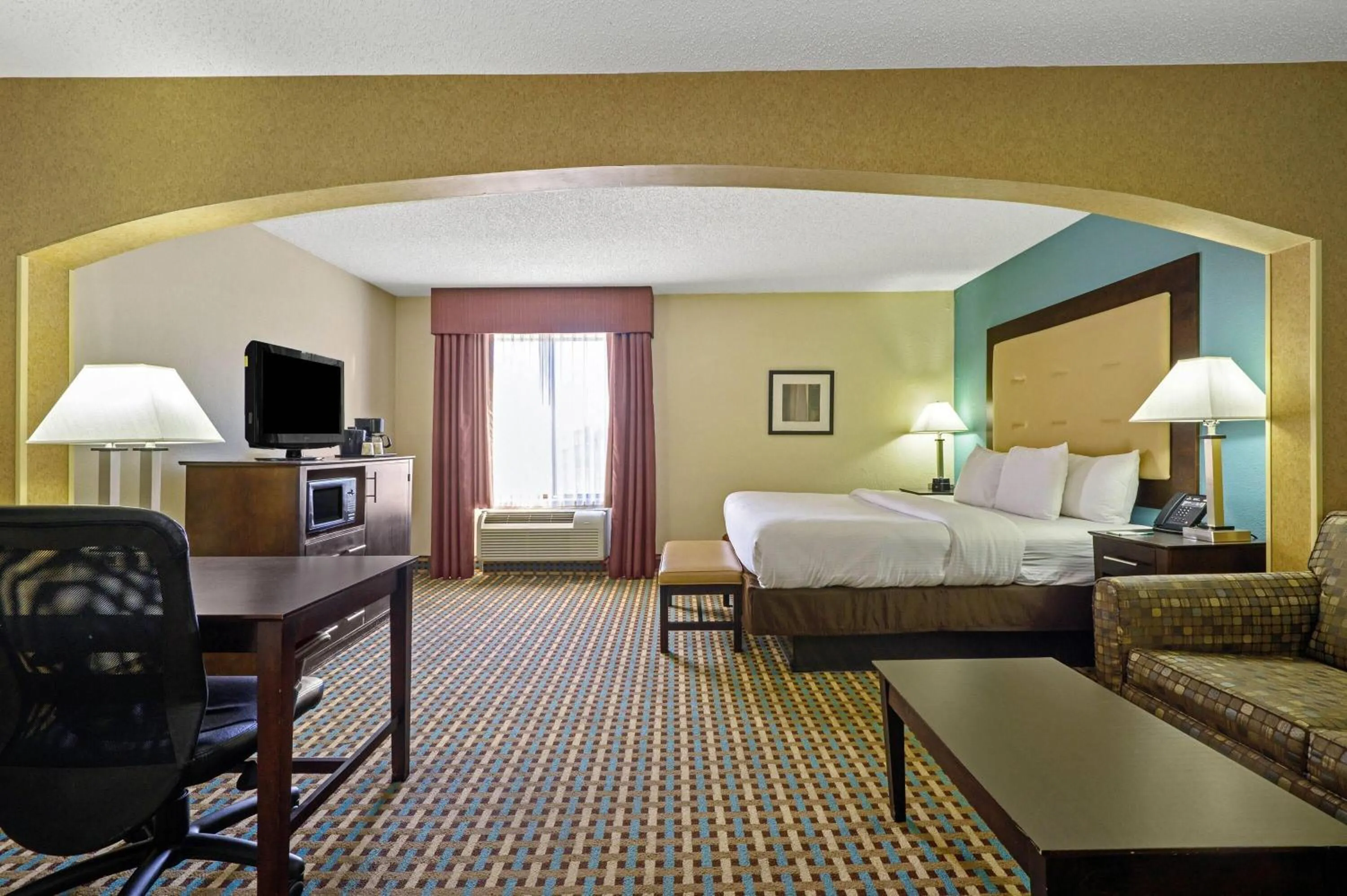 Photo of the whole room, Bed in La Quinta Inn by Wyndham Columbia SE Fort Jackson
