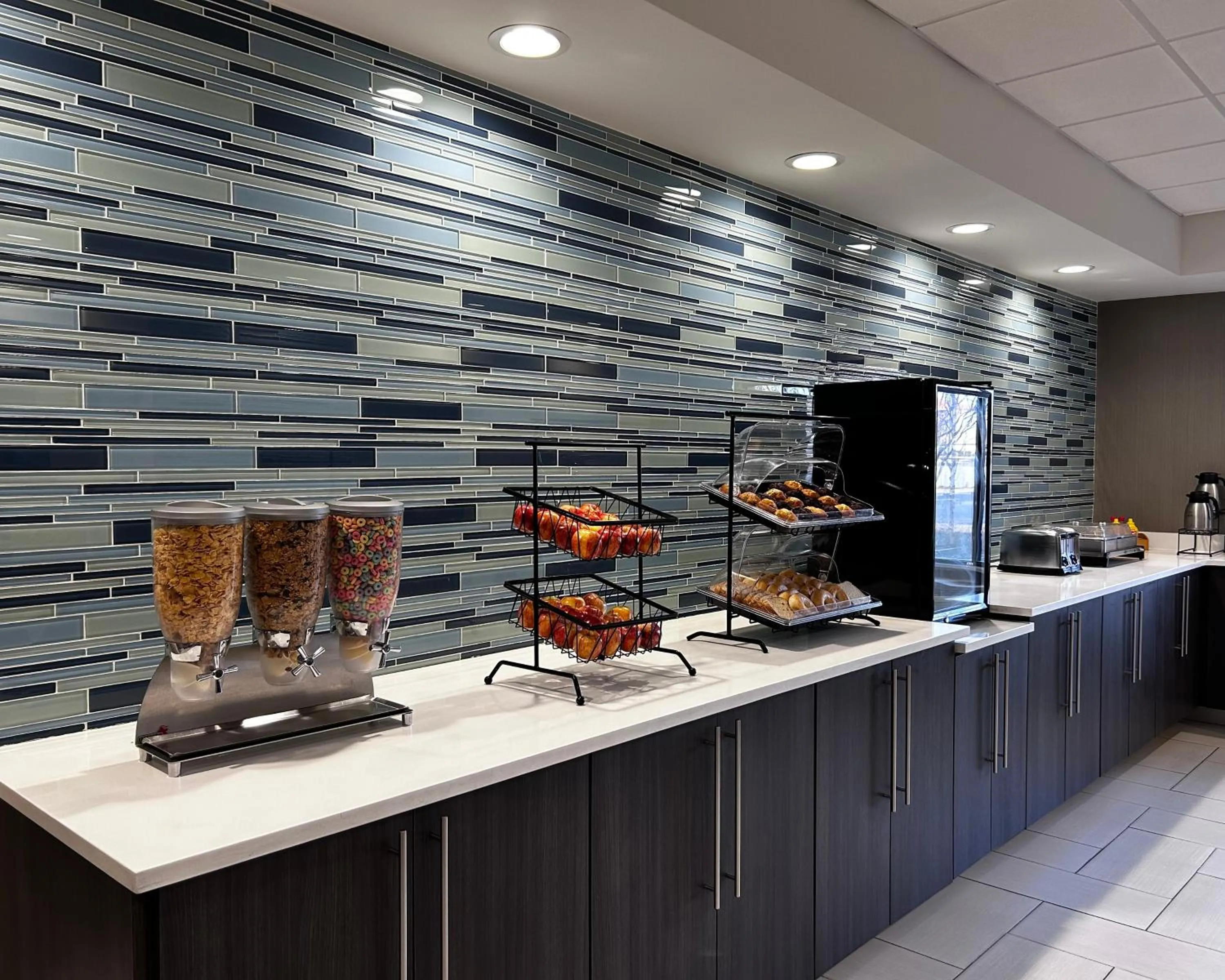 Breakfast in La Quinta Inn by Wyndham Columbia SE Fort Jackson