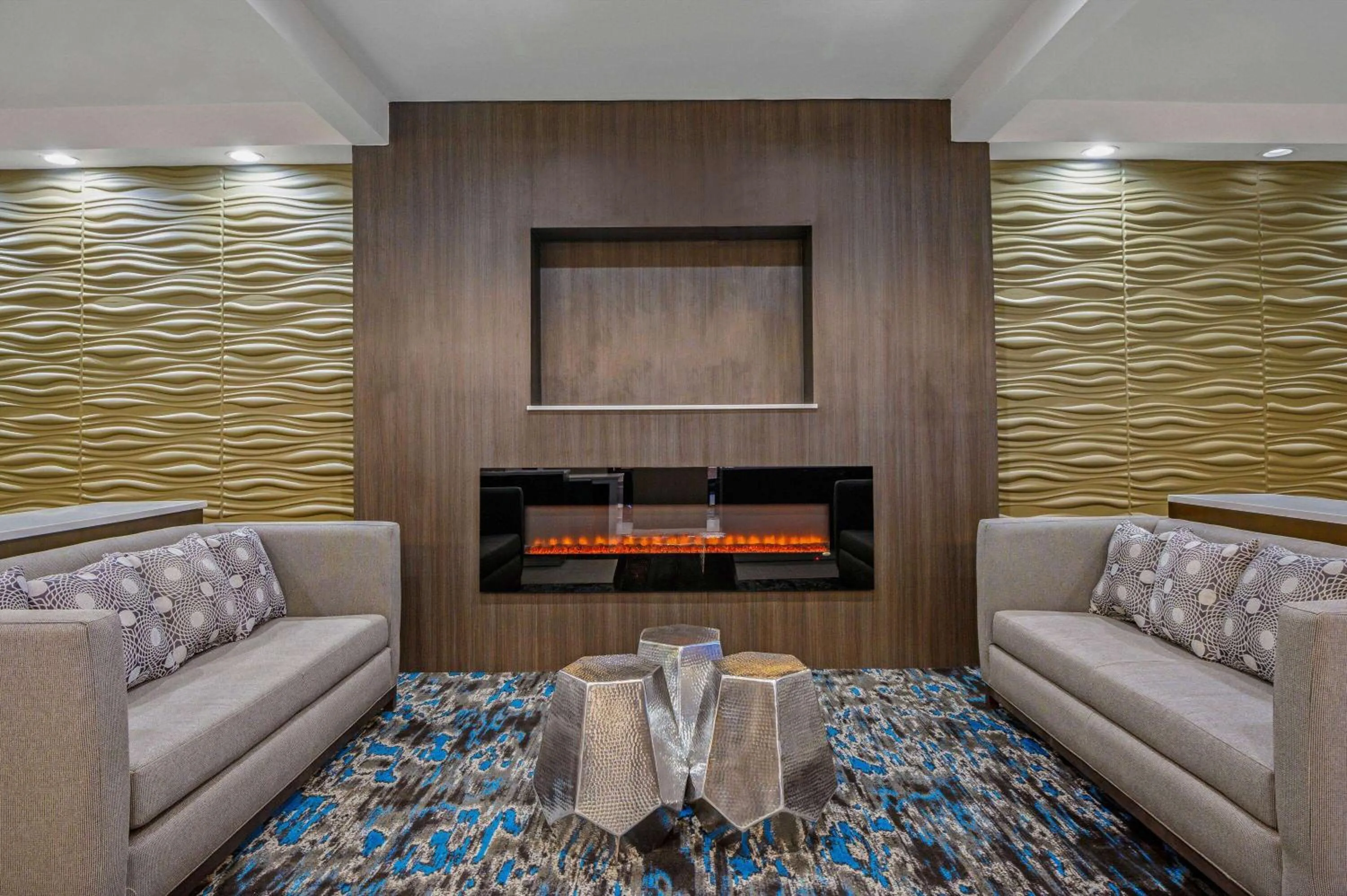 Lobby or reception in La Quinta Inn by Wyndham Columbia SE Fort Jackson