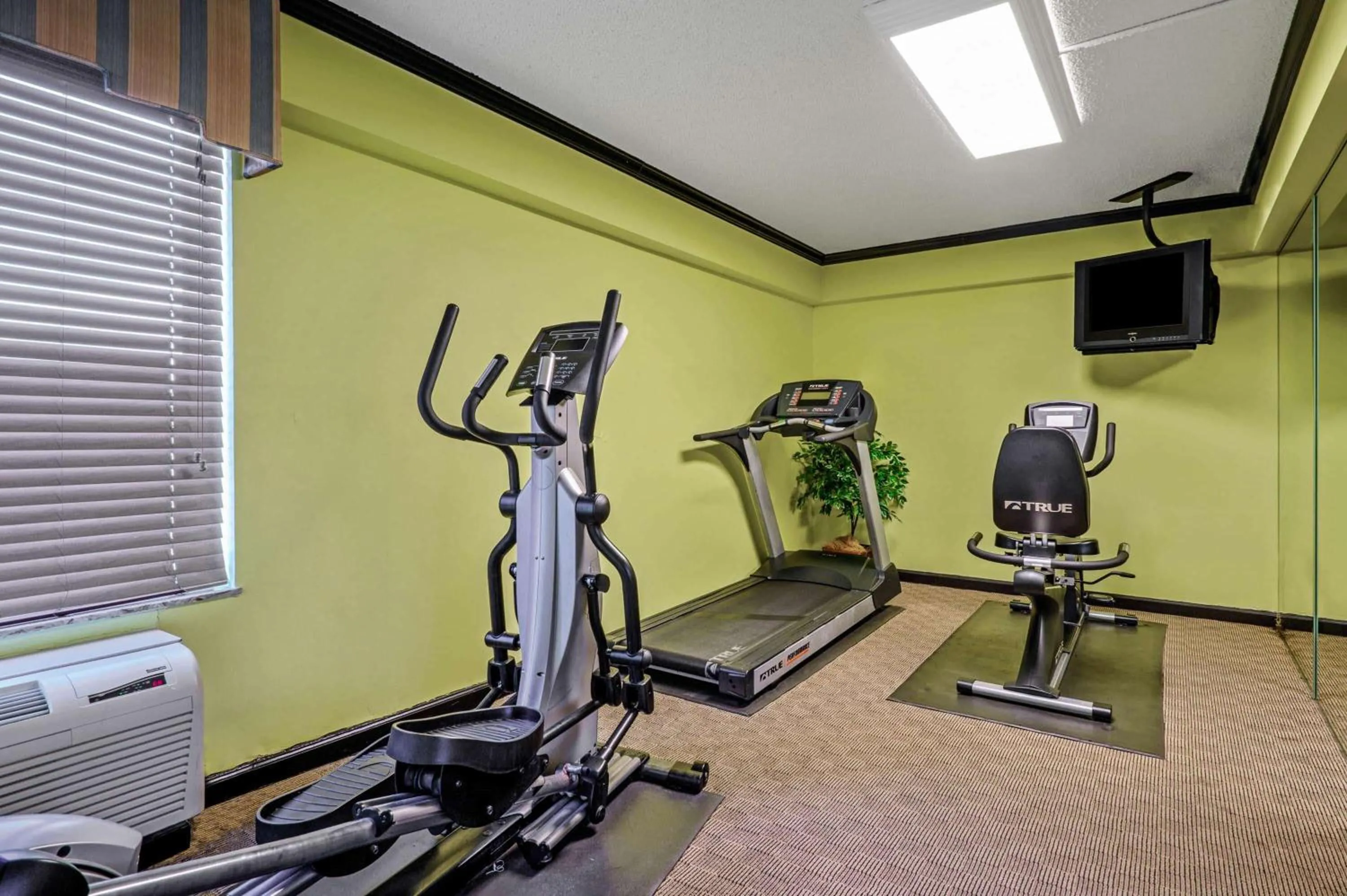 Fitness centre/facilities in La Quinta Inn by Wyndham Columbia SE Fort Jackson