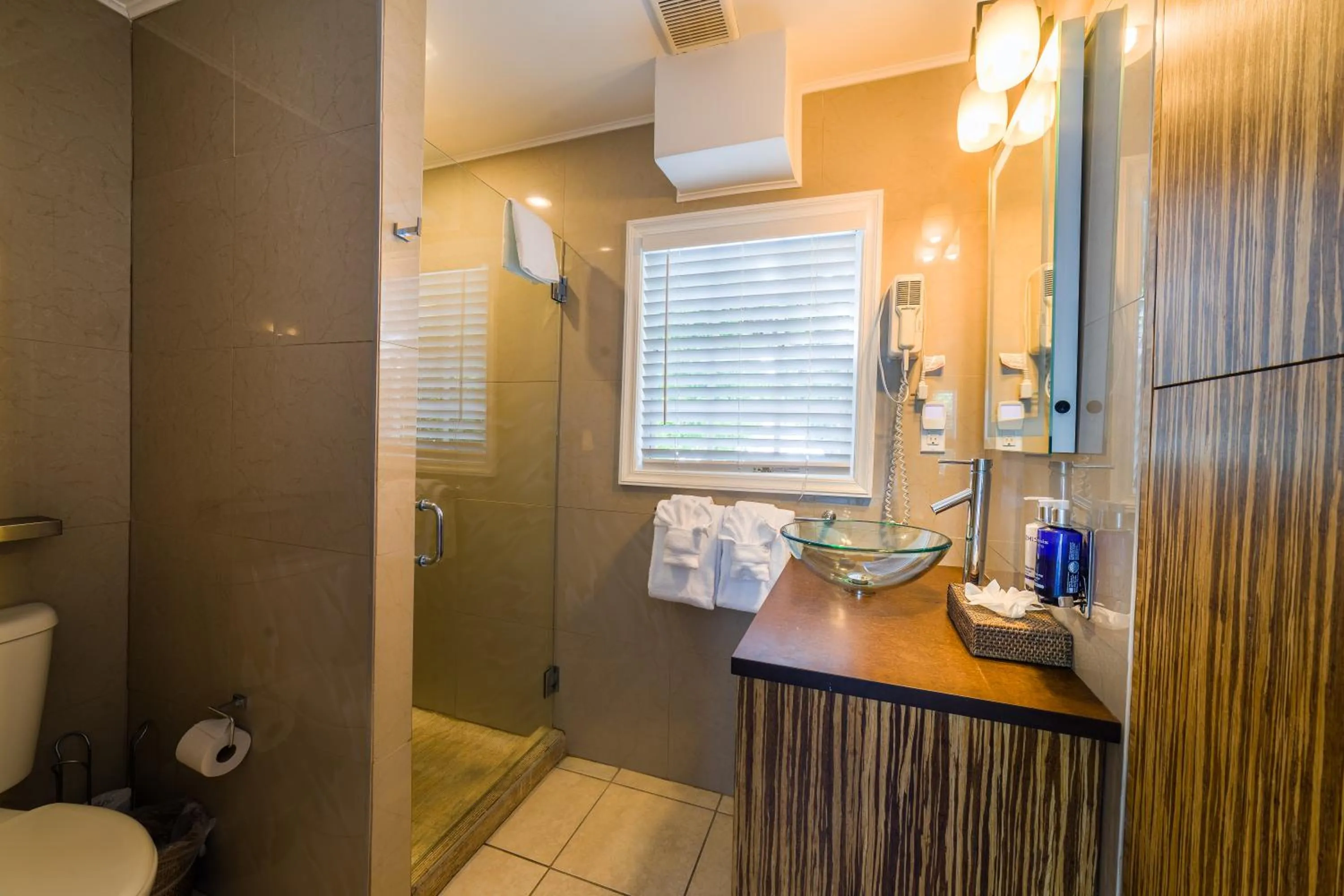 Bathroom in Seascape Tropical Inn