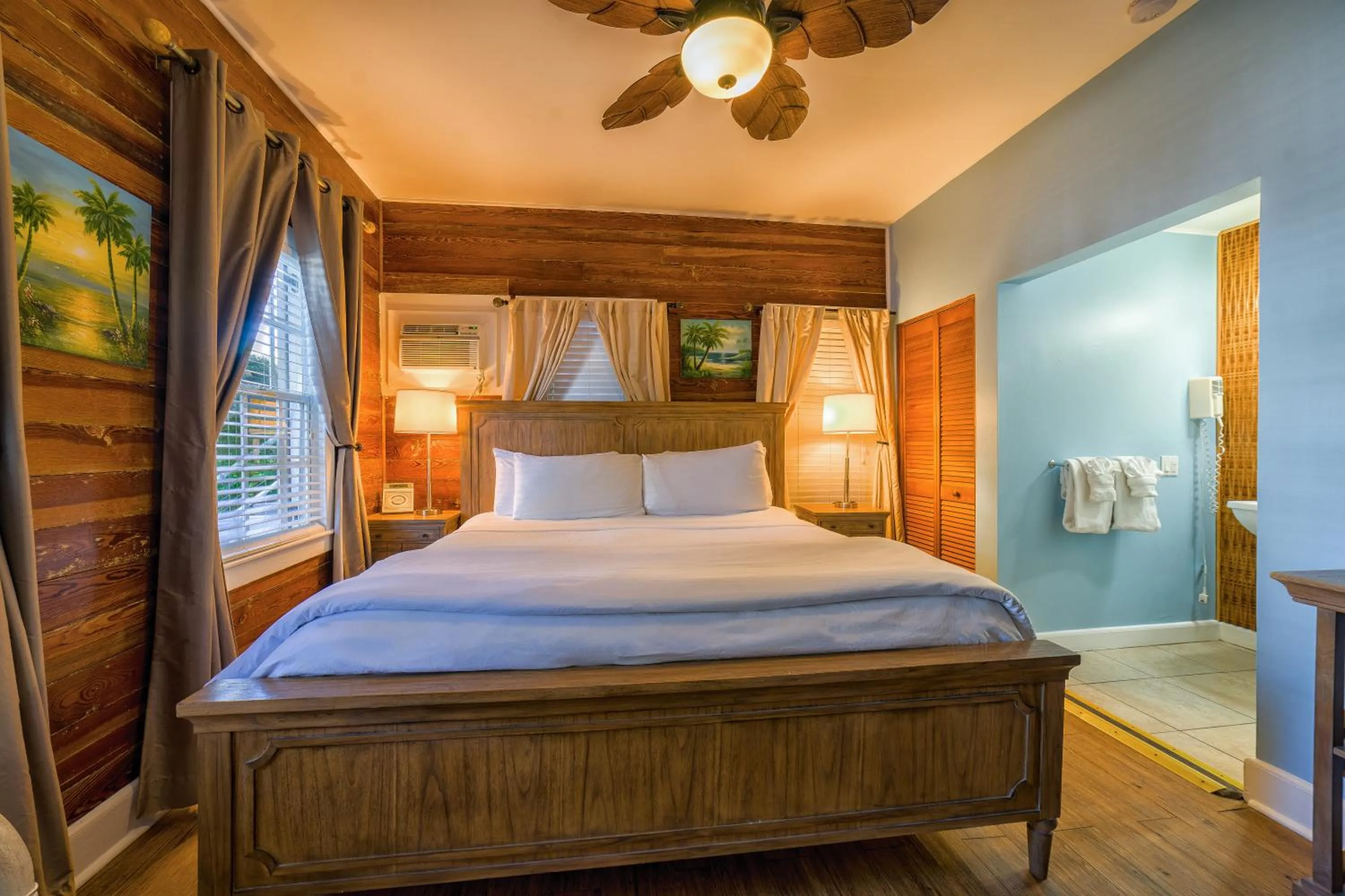 Photo of the whole room, Bed in Seascape Tropical Inn