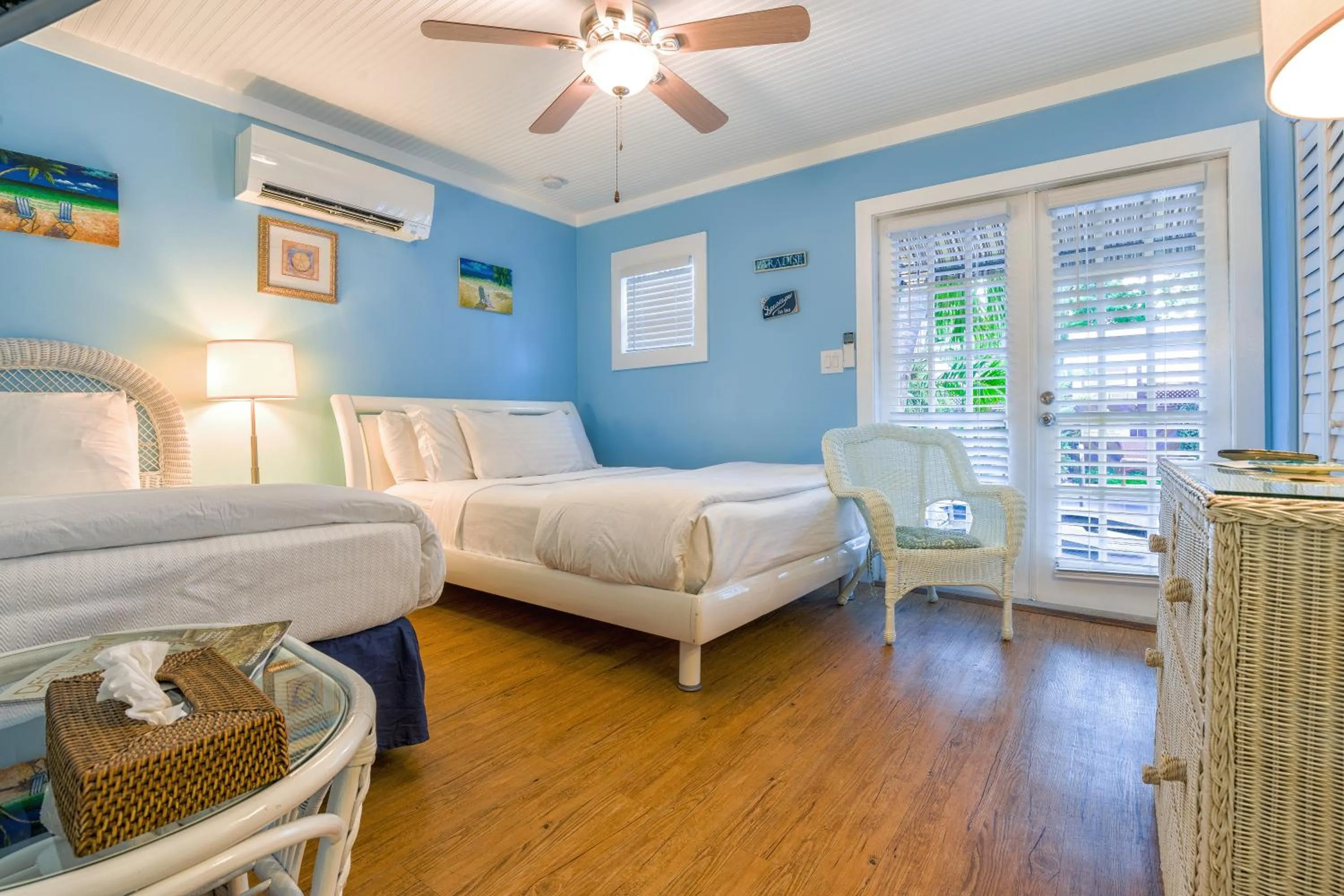 Photo of the whole room, Bed in Seascape Tropical Inn
