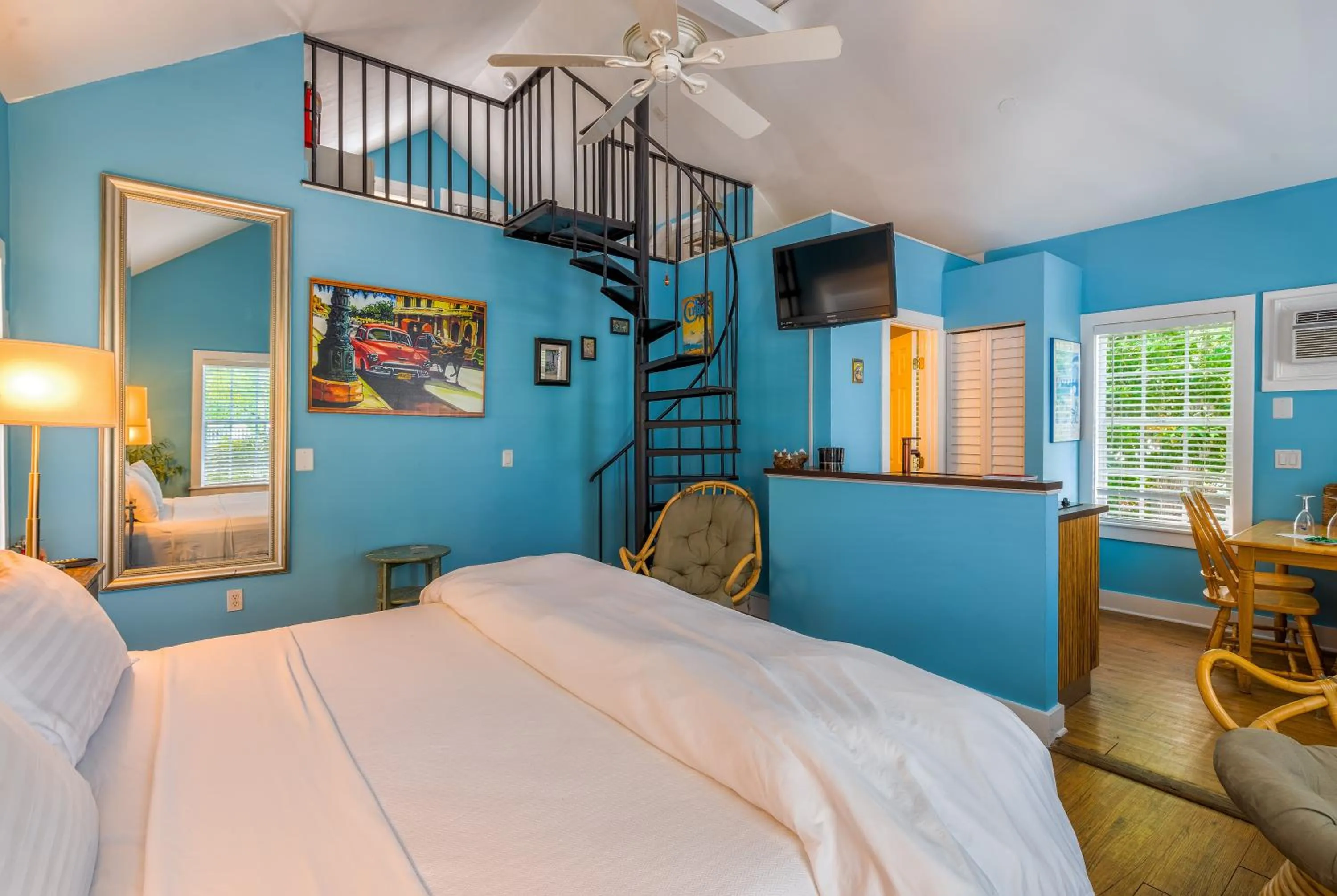 Photo of the whole room, Bed in Seascape Tropical Inn