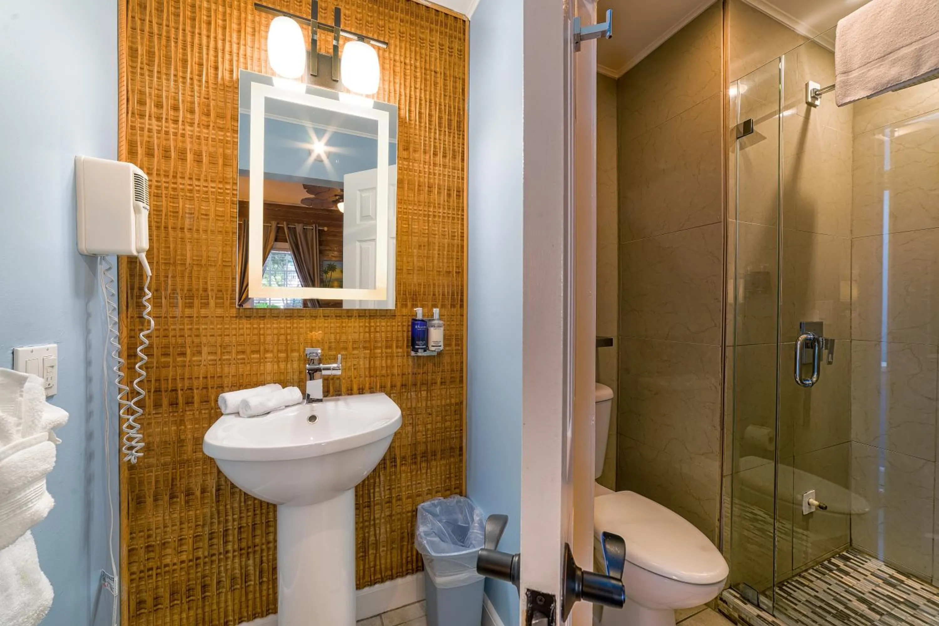 Bathroom in Seascape Tropical Inn