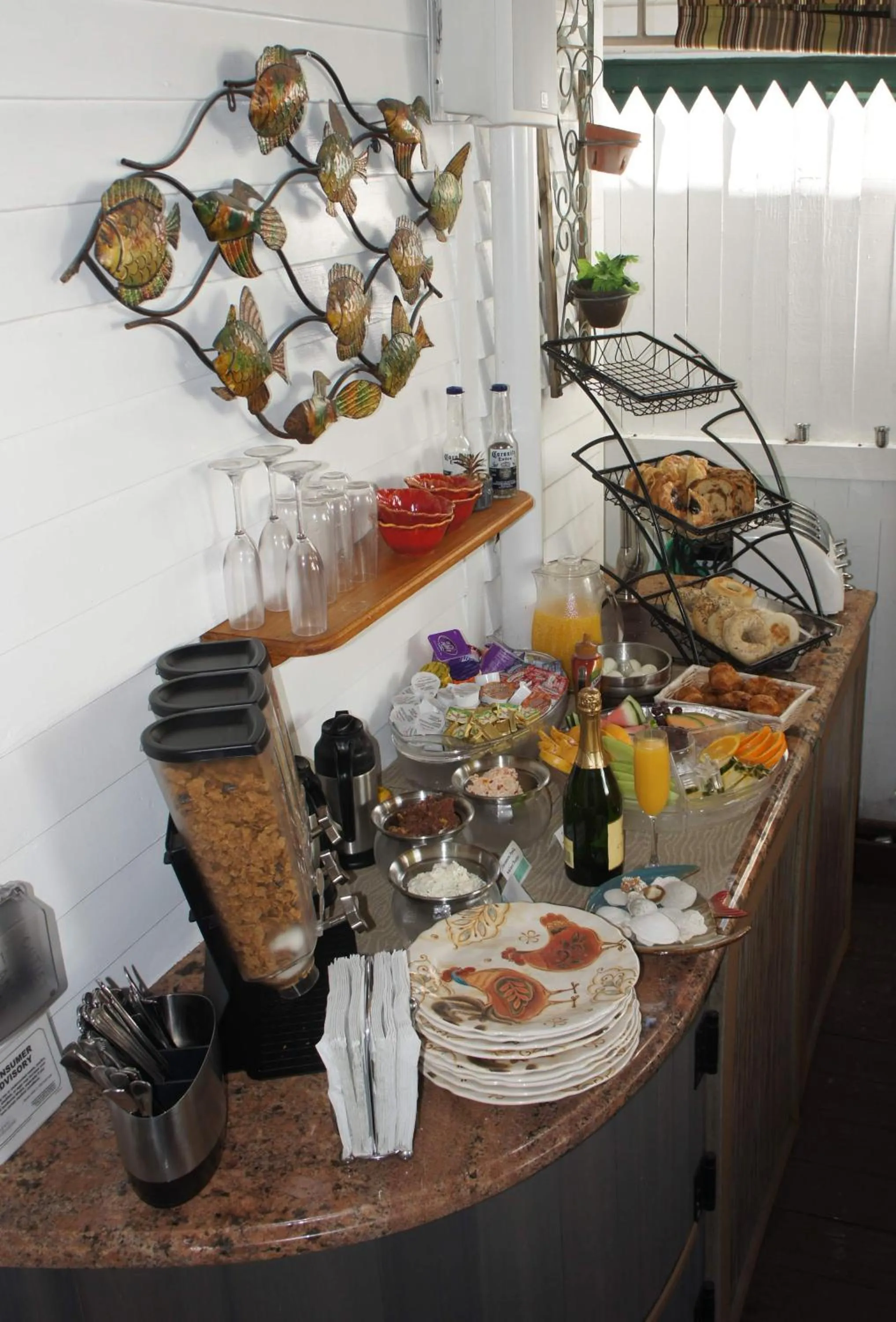 Restaurant/places to eat in Seascape Tropical Inn