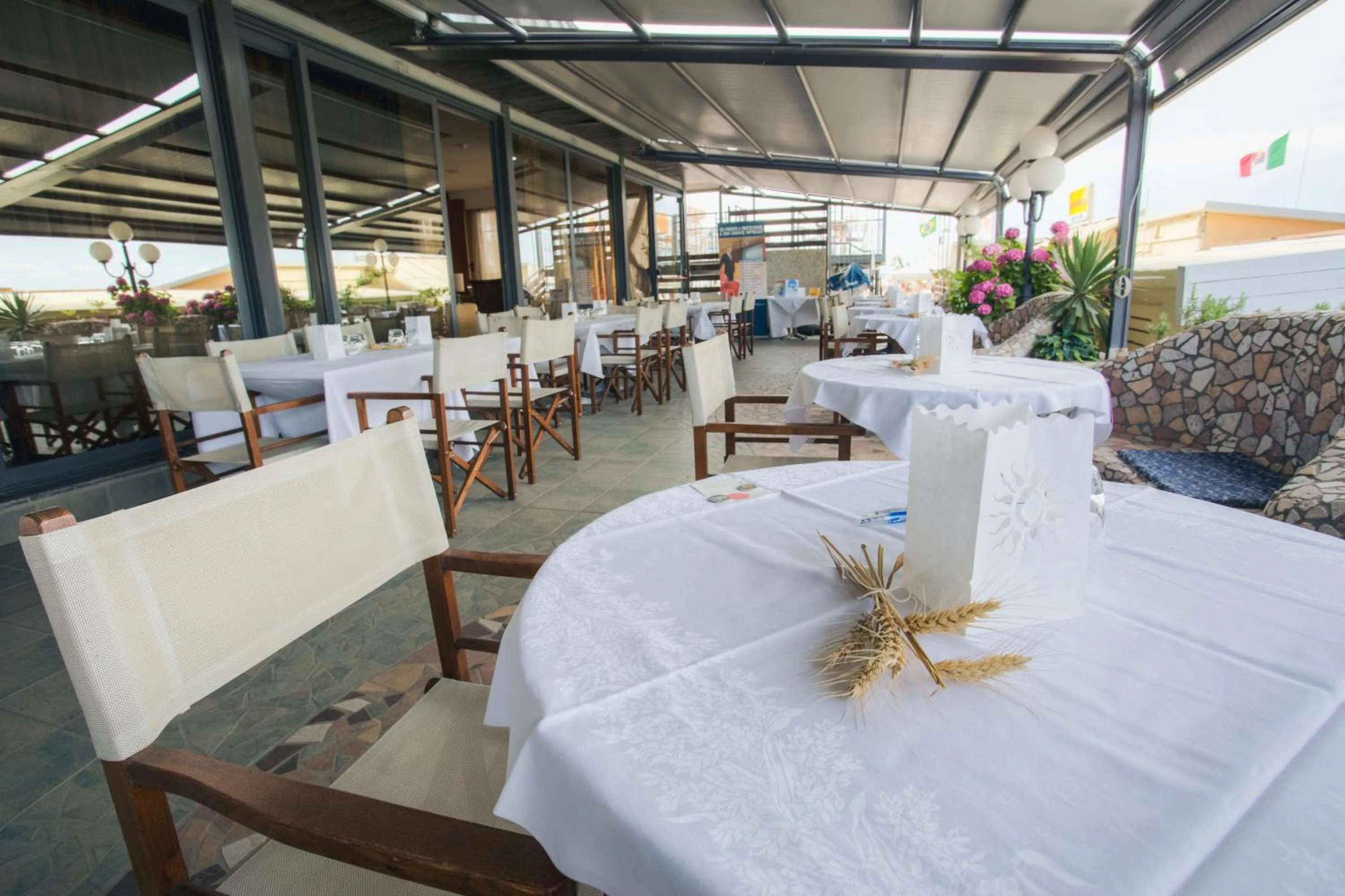 Restaurant/places to eat in Hotel Strand