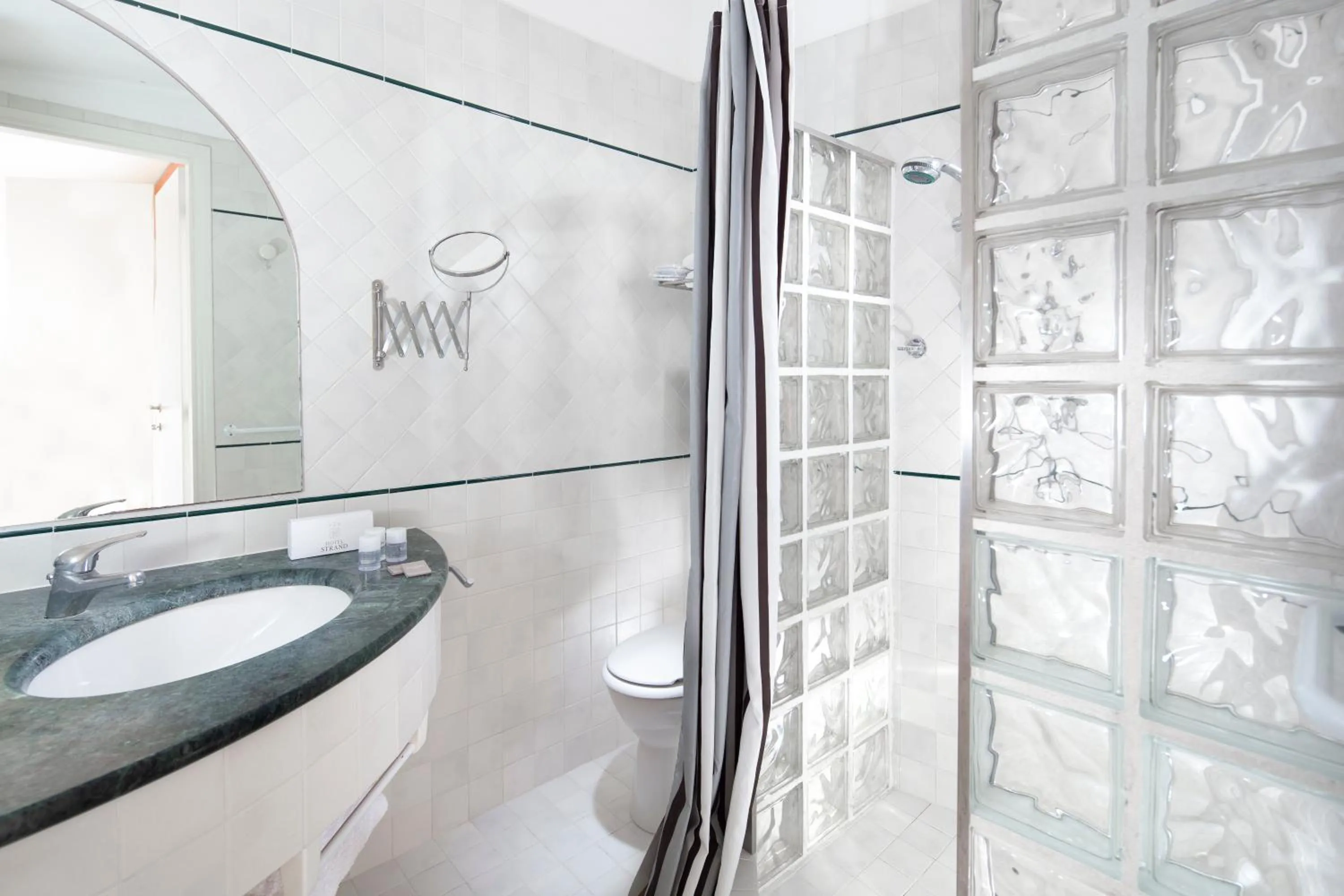 Shower in Hotel Strand