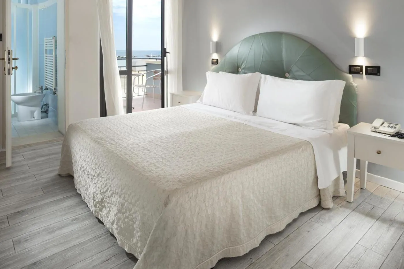 Bedroom, Bed in Hotel Strand