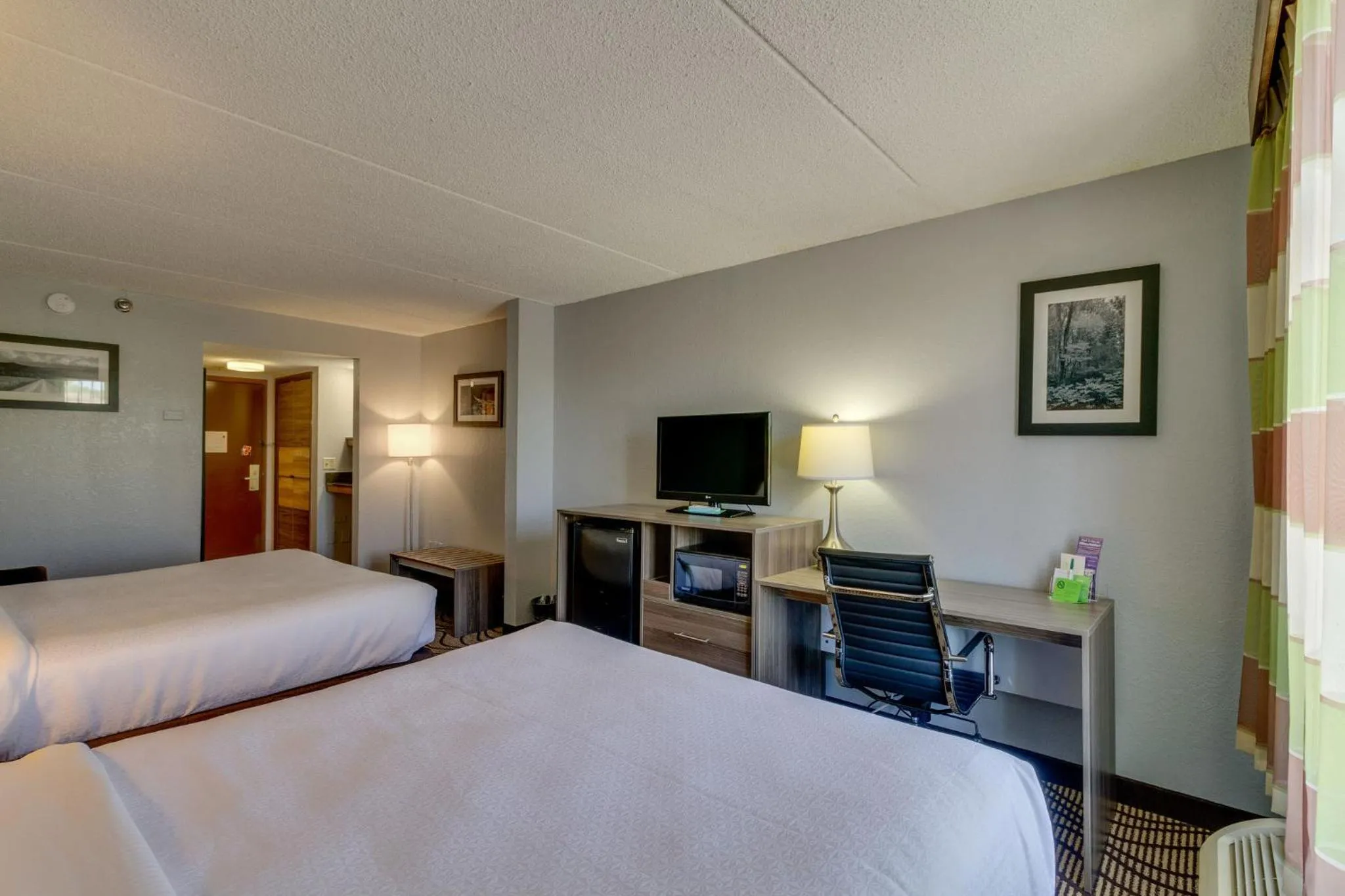 Photo of the whole room, Bed in La Quinta by Wyndham Sevierville / Kodak