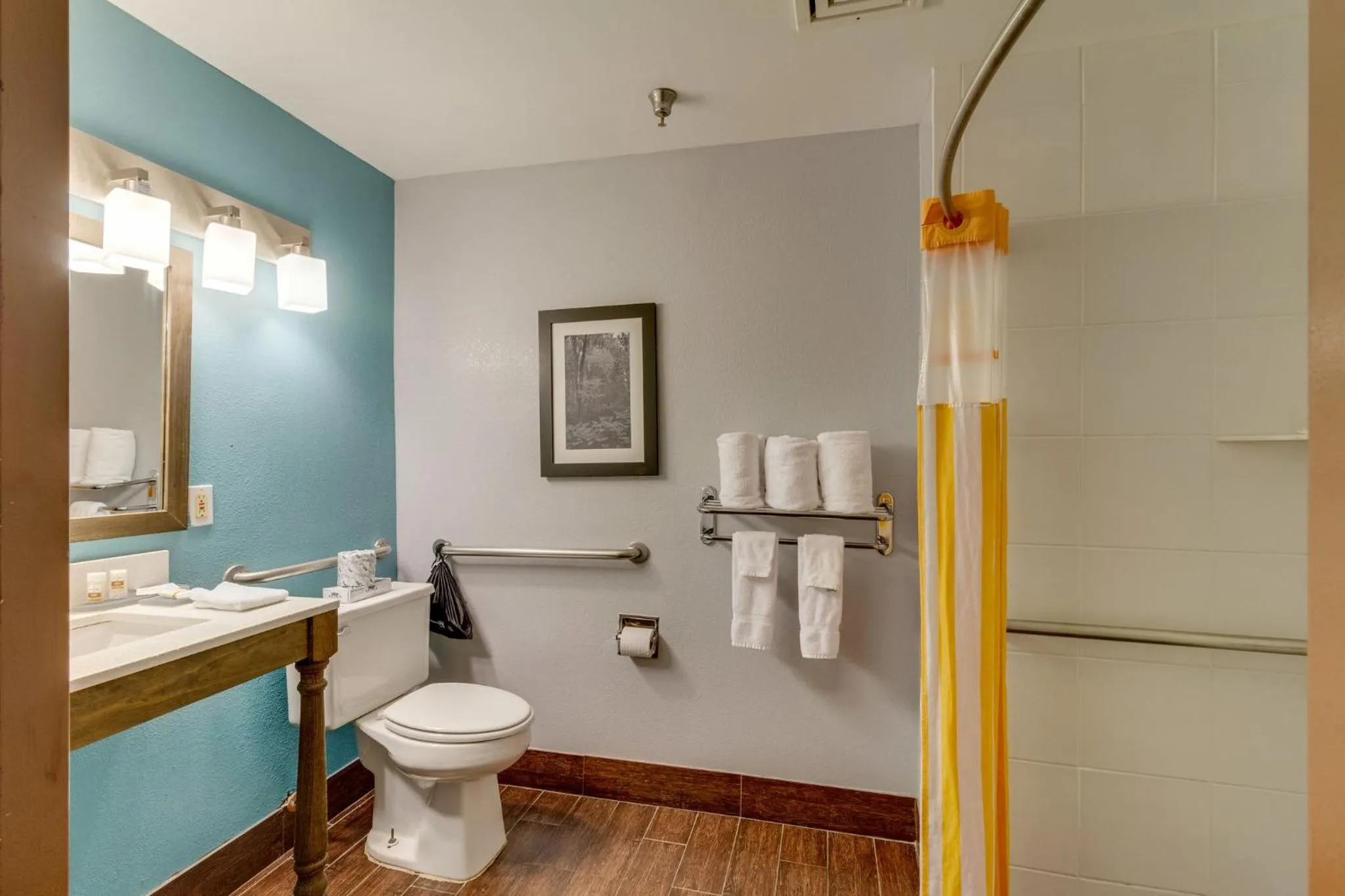 Bathroom in La Quinta by Wyndham Sevierville / Kodak